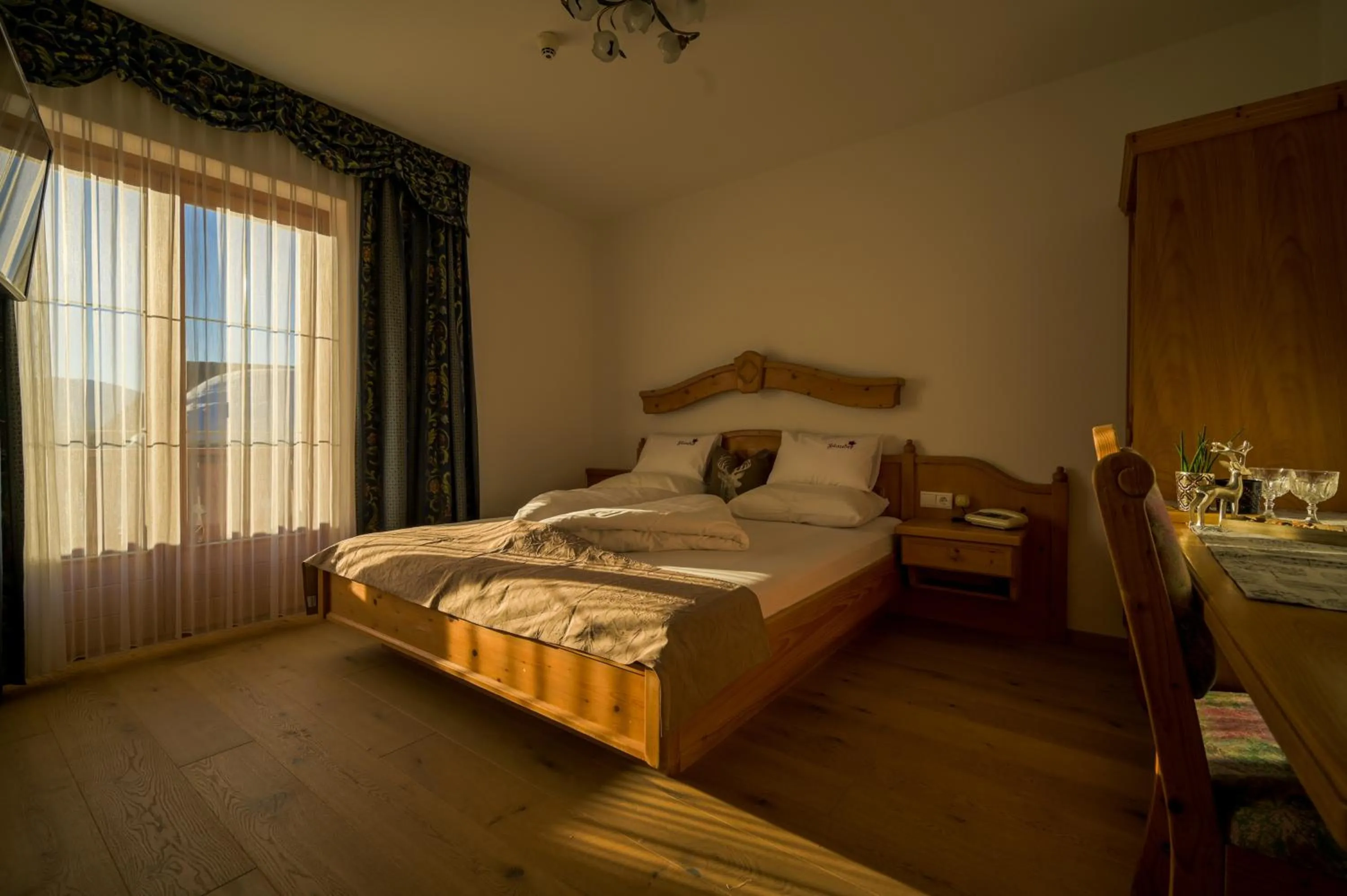 Photo of the whole room, Bed in Stauder