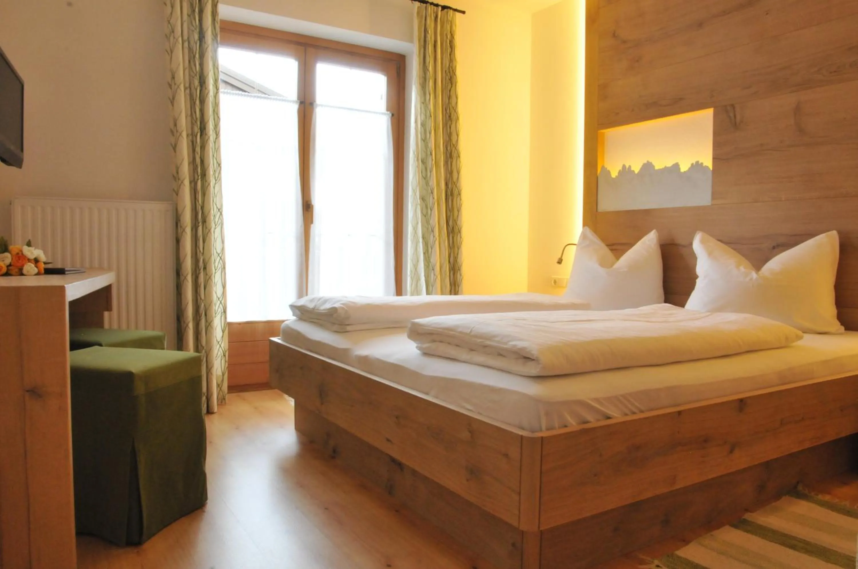 Photo of the whole room, Bed in Stauder