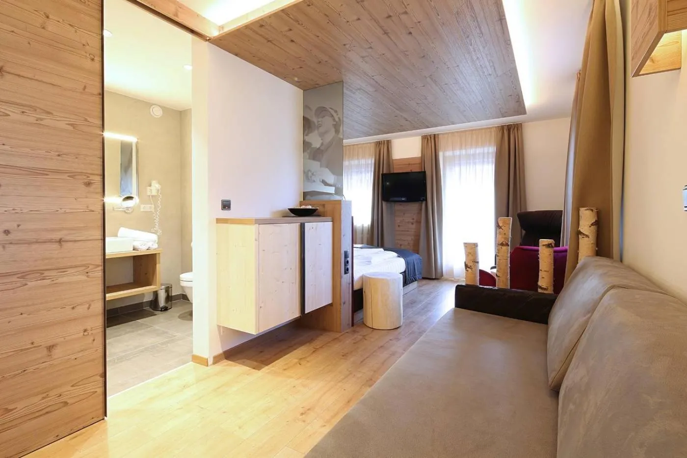 Photo of the whole room in Stauder