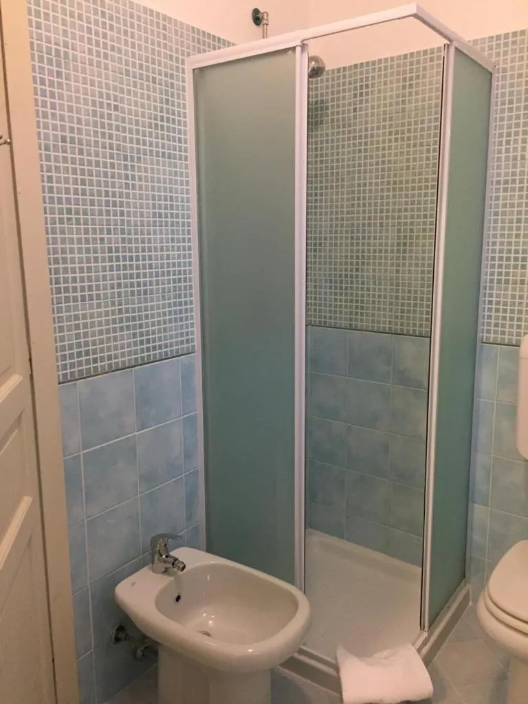 Shower in B&B Al Mulino