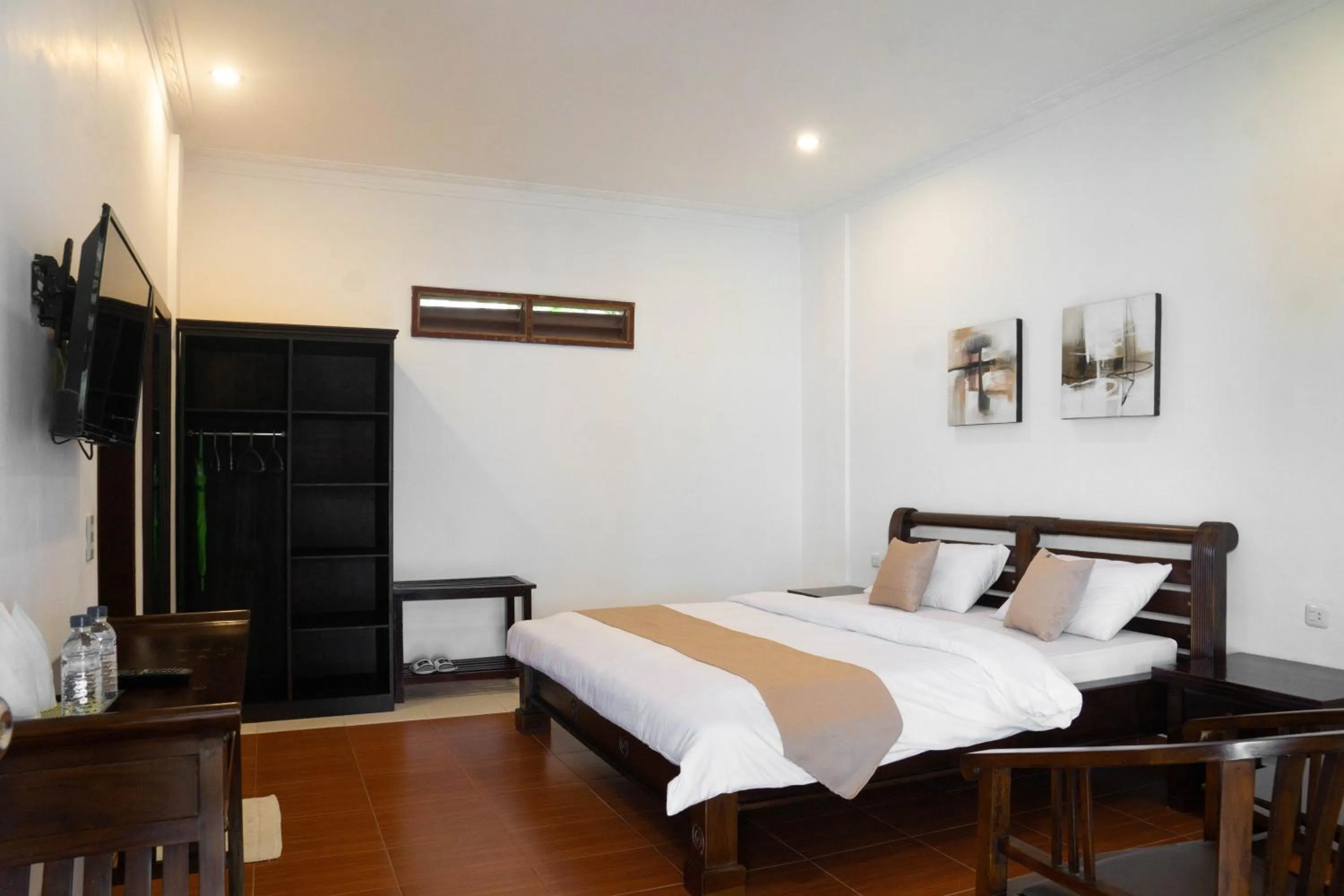 Bedroom, Bed in Toledo Inn