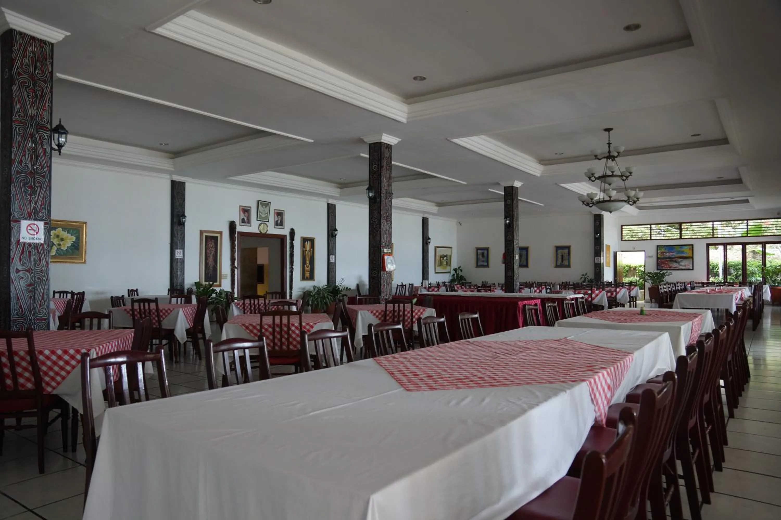 Restaurant/places to eat in Toledo Inn