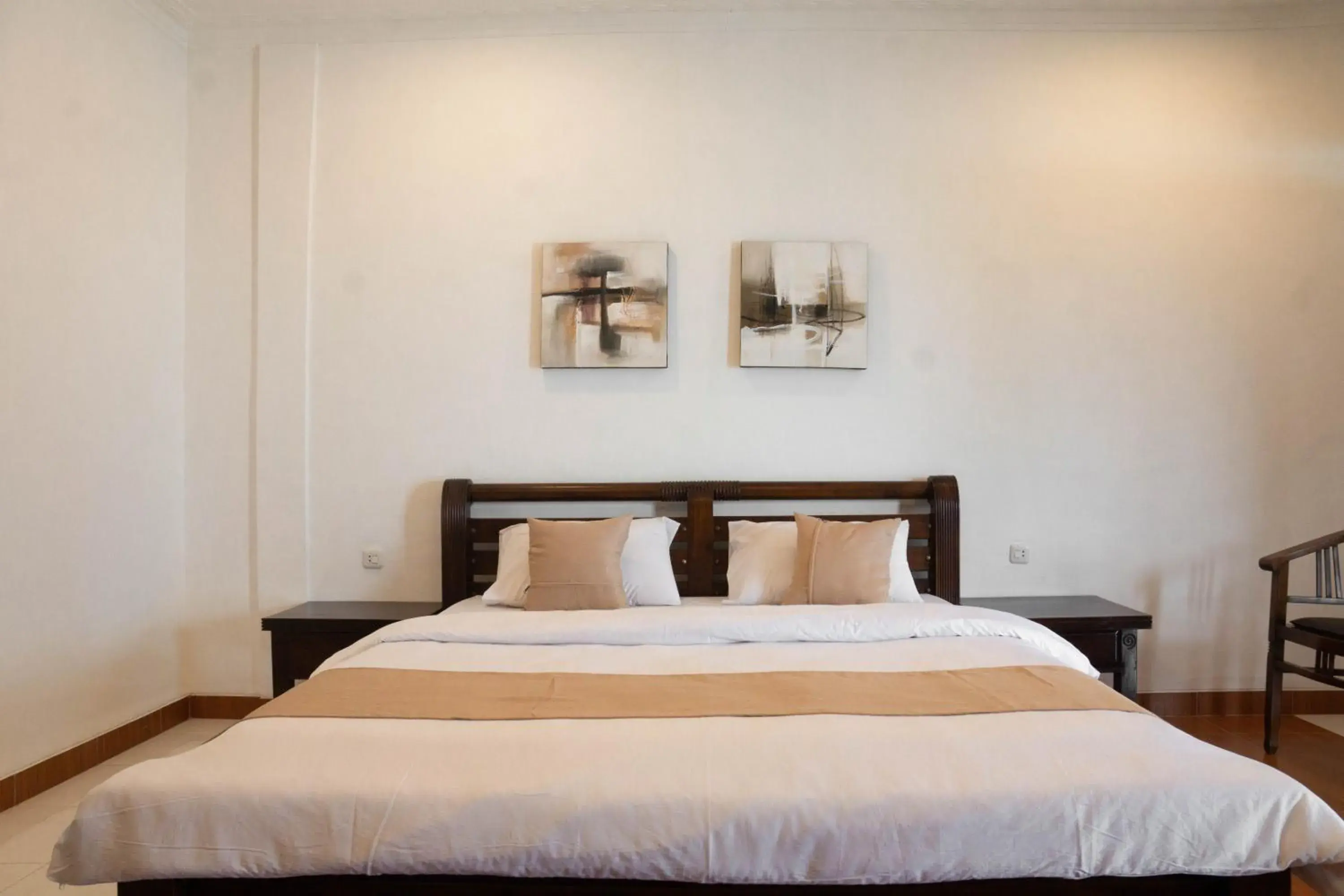 Bedroom, Bed in Toledo Inn Bedroom, Bed in Toledo Inn