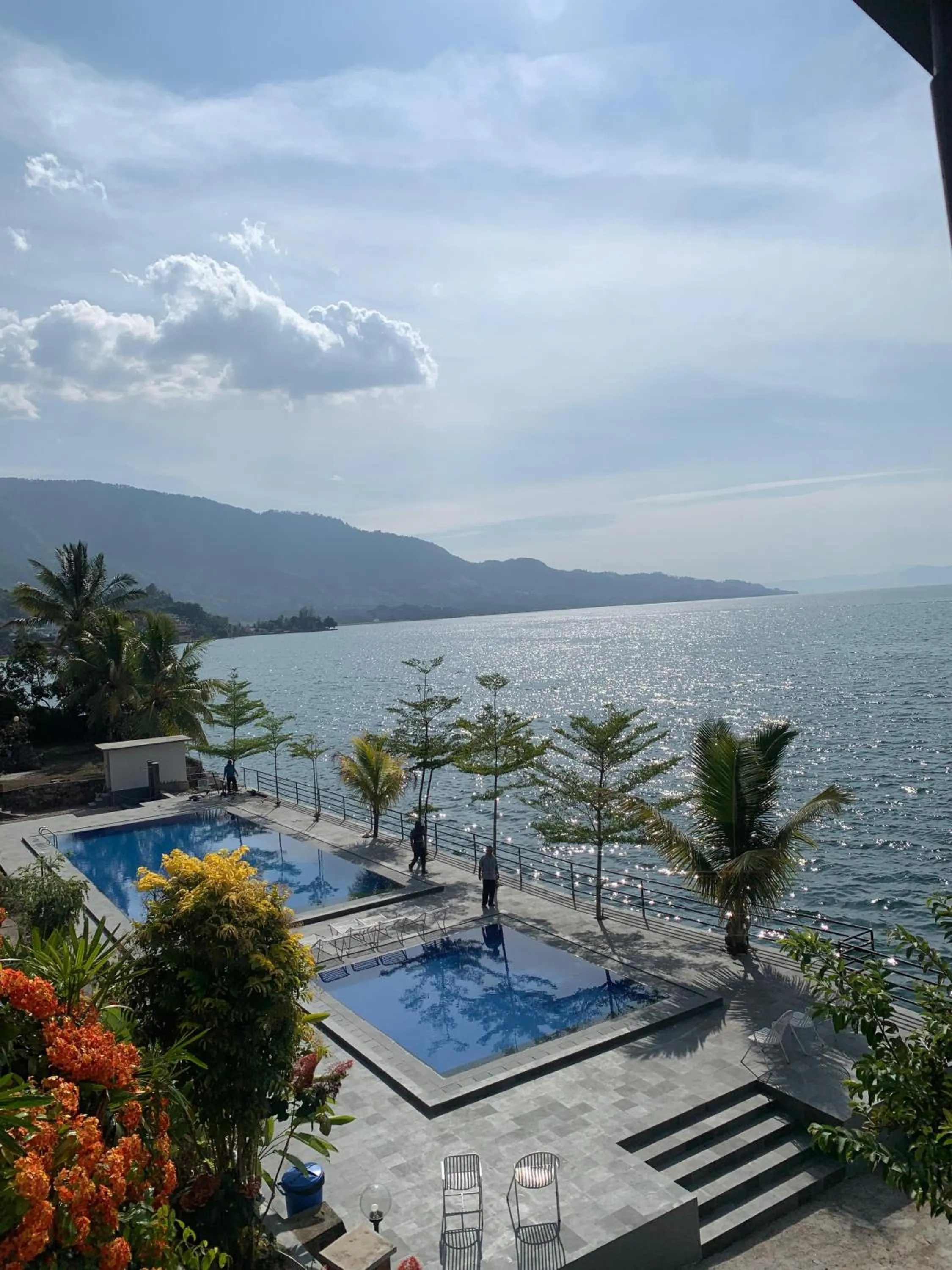 Swimming pool in Toledo Inn