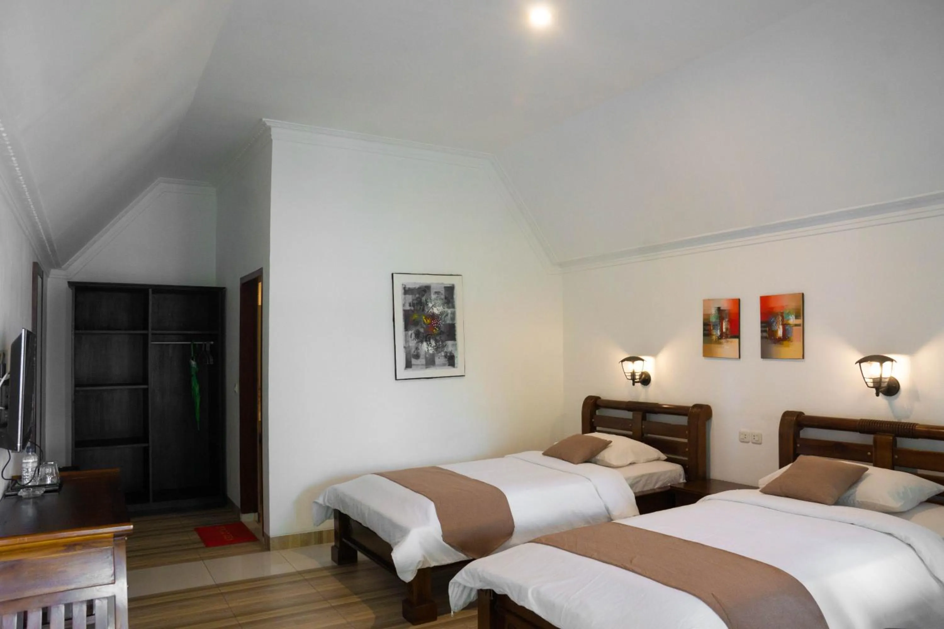 Bedroom, Bed in Toledo Inn