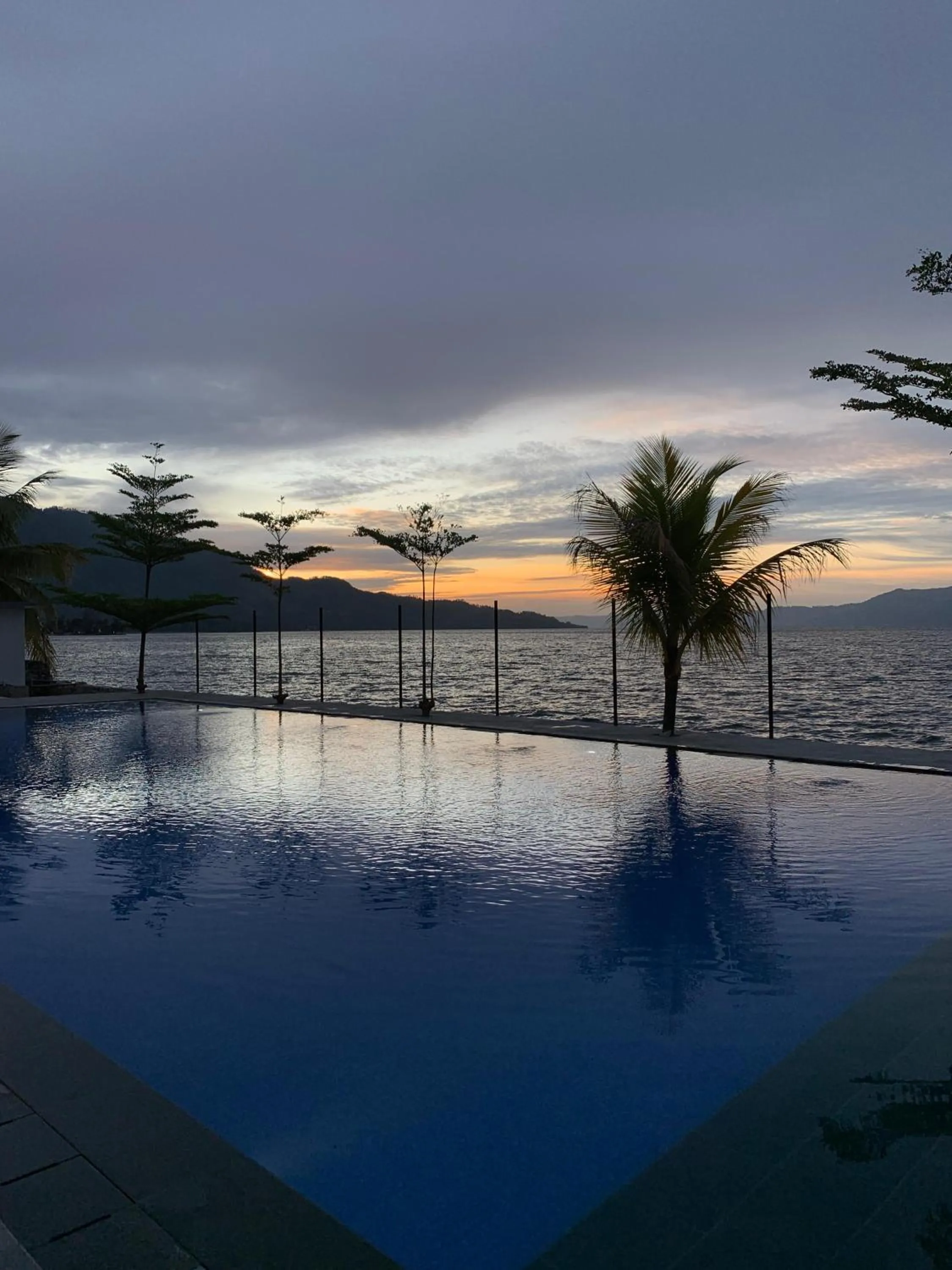 Swimming pool in Toledo Inn