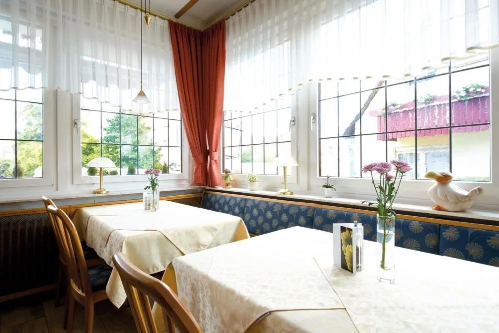 Restaurant/places to eat in Hotel Gasthof Rössle