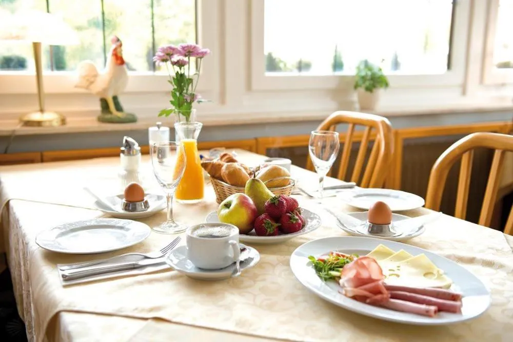 Restaurant/places to eat in Hotel Gasthof Rössle