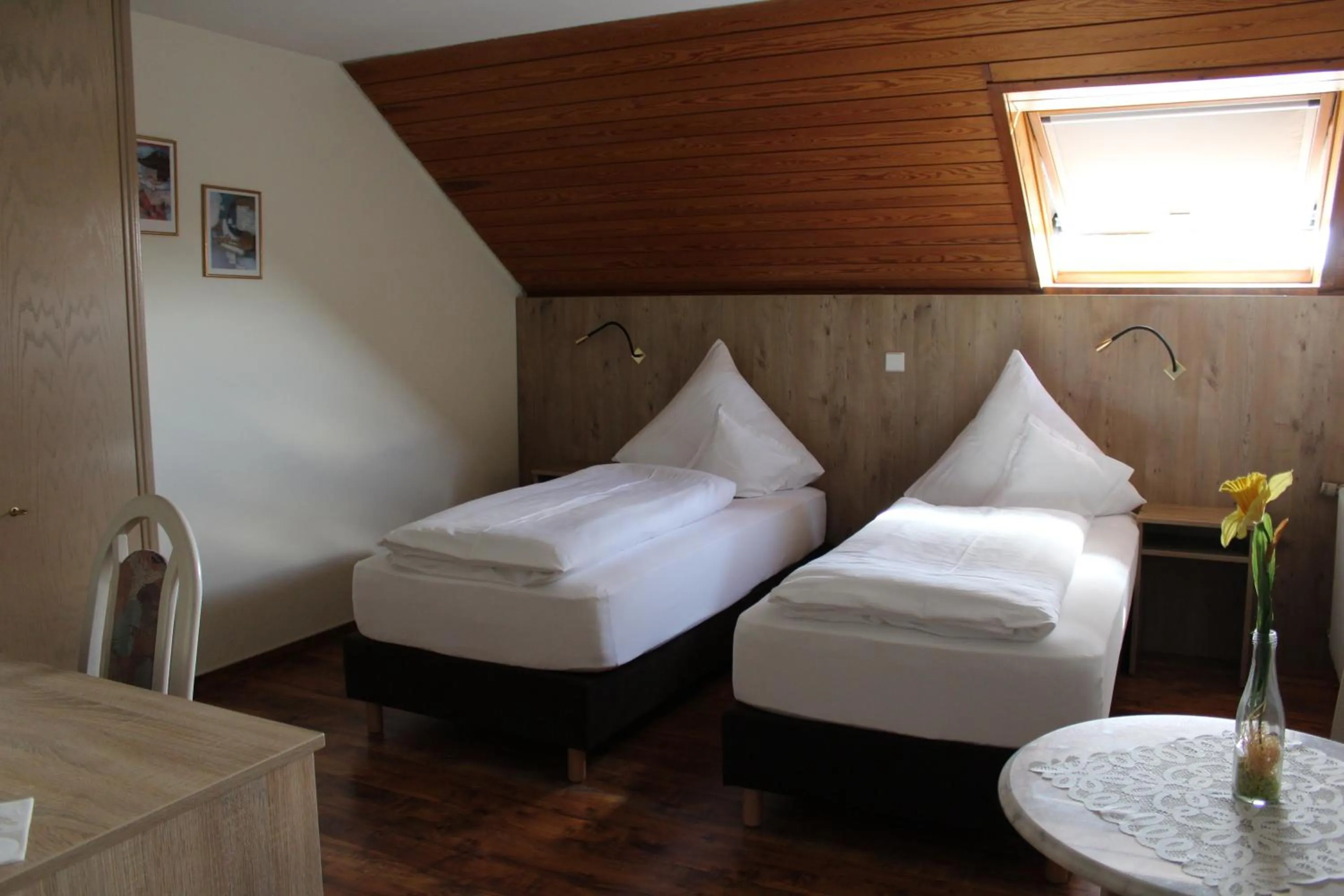 Day, Bed in Hotel Gasthof Rössle