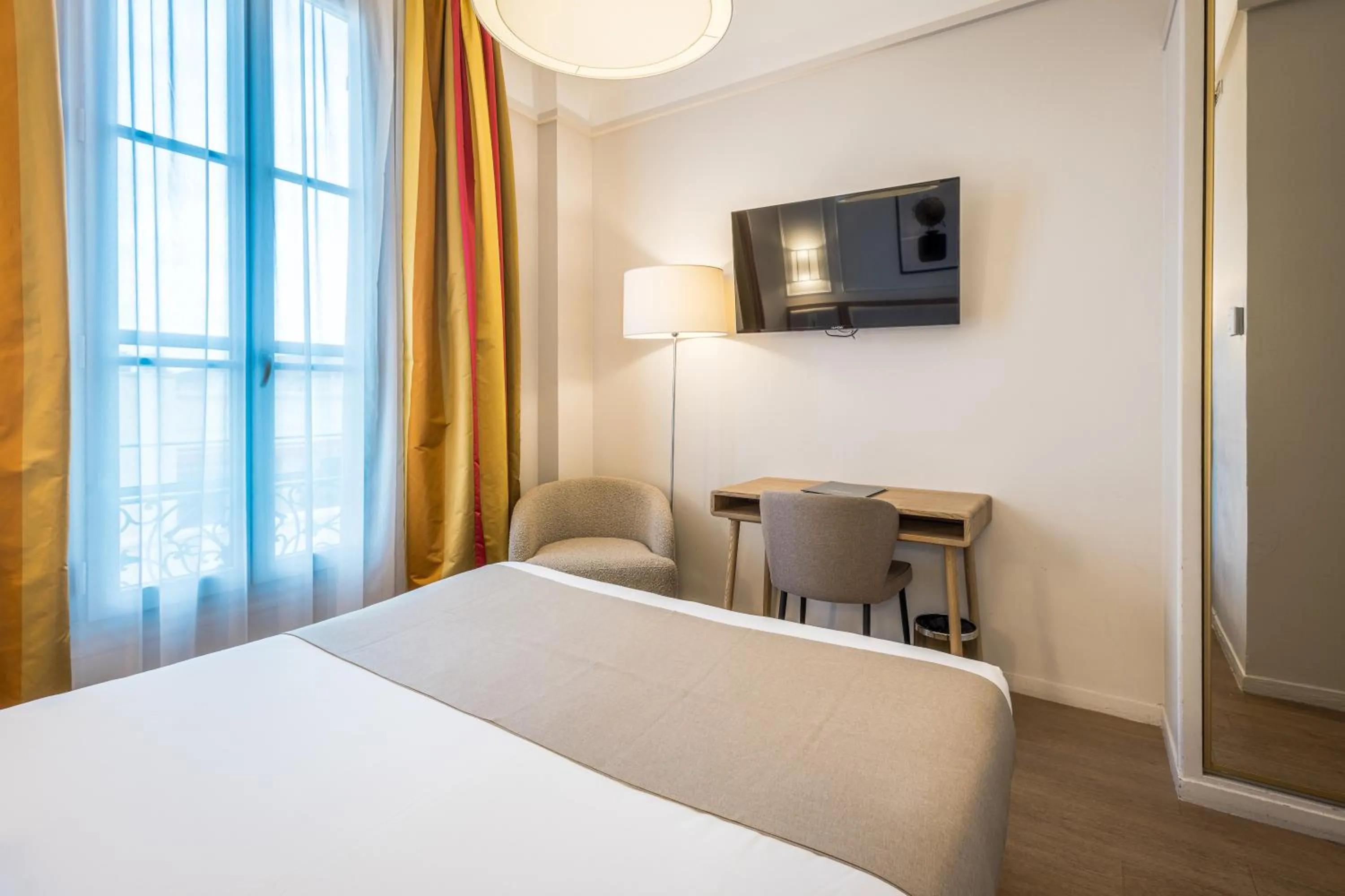 Bed in Hôtel Miléade L'Orangeraie - entièrement rénové