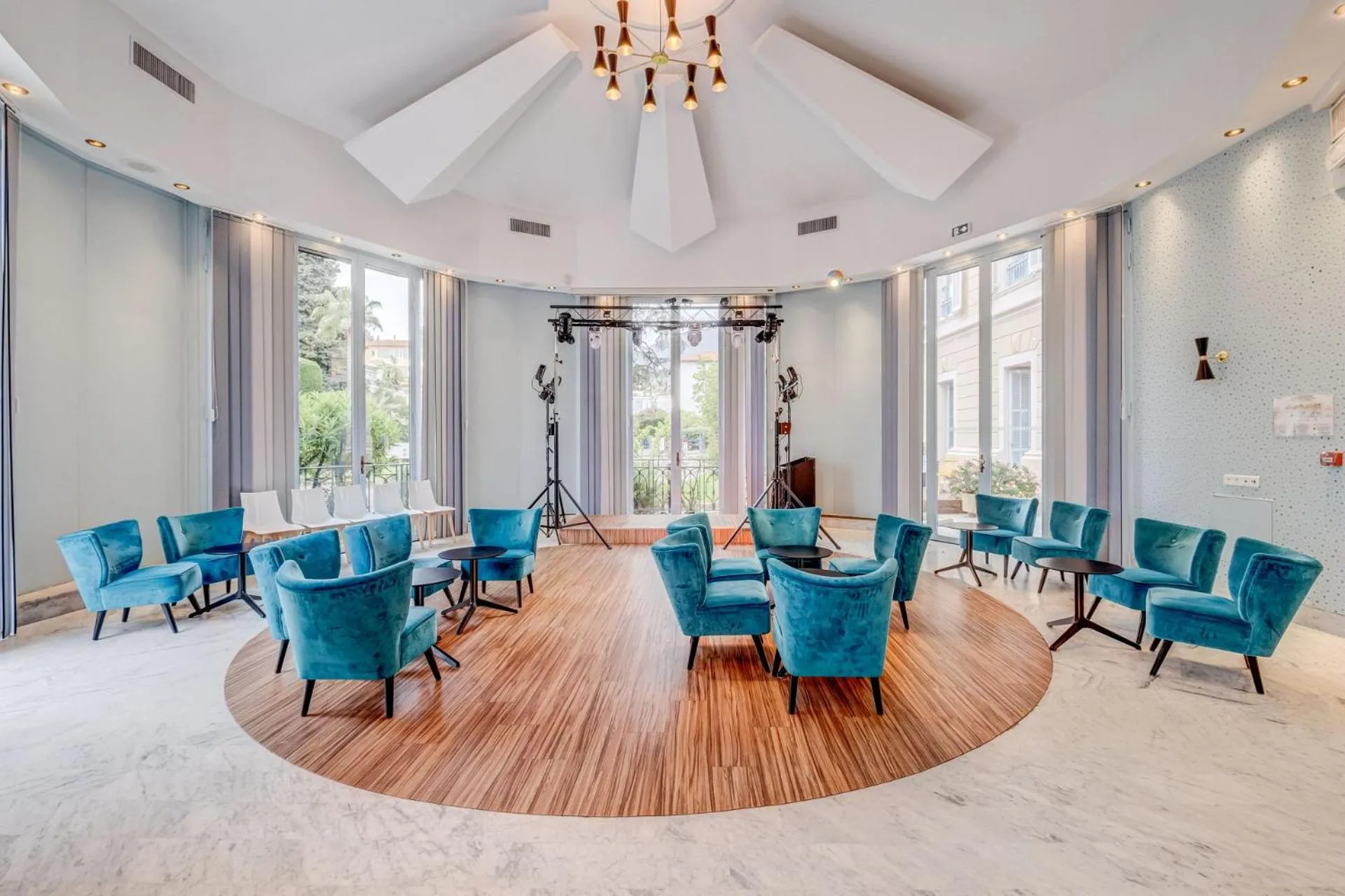 Seating area in Hôtel Miléade L'Orangeraie - entièrement rénové