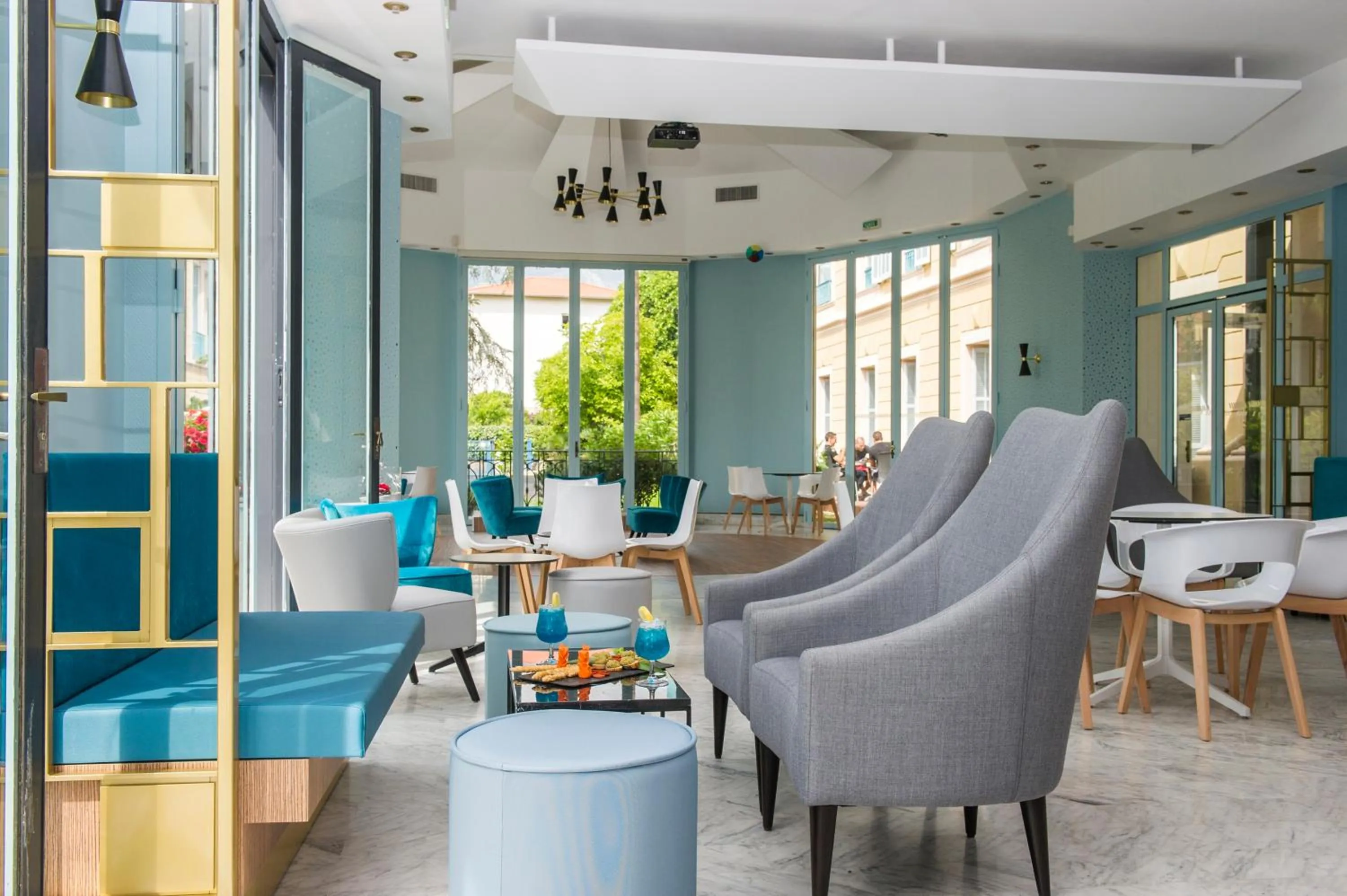 Lounge or bar in Hôtel Miléade L'Orangeraie - entièrement rénové