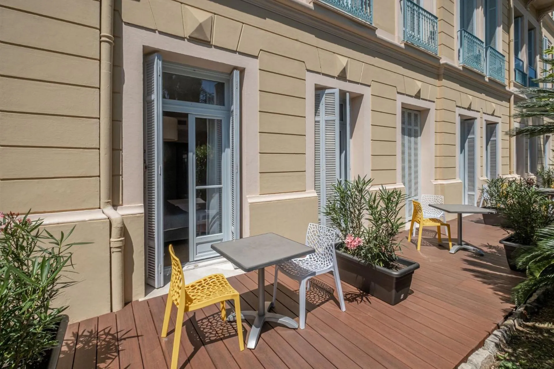 Patio in Hôtel Miléade L'Orangeraie - entièrement rénové