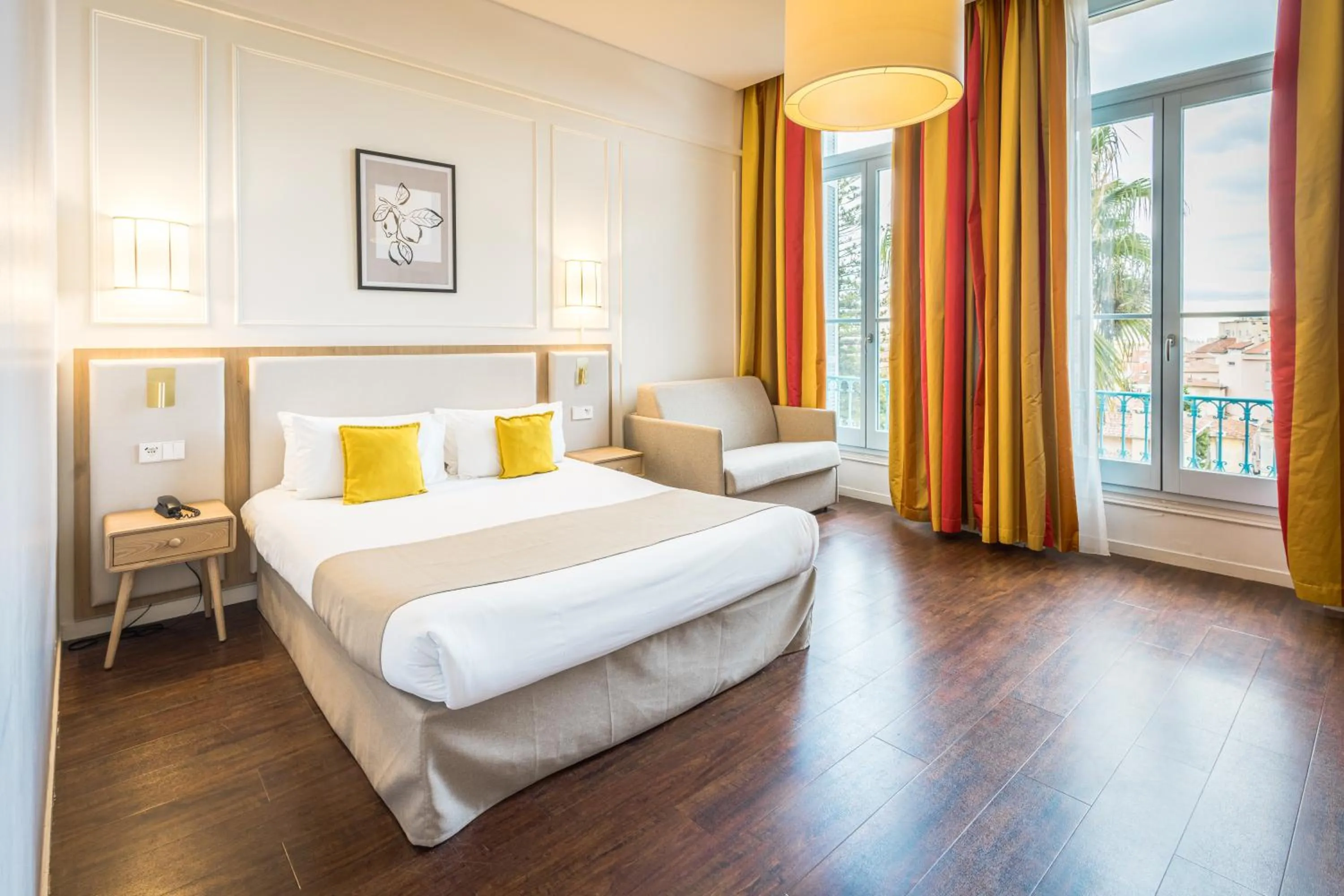 Photo of the whole room, Bed in Hôtel Miléade L'Orangeraie - entièrement rénové