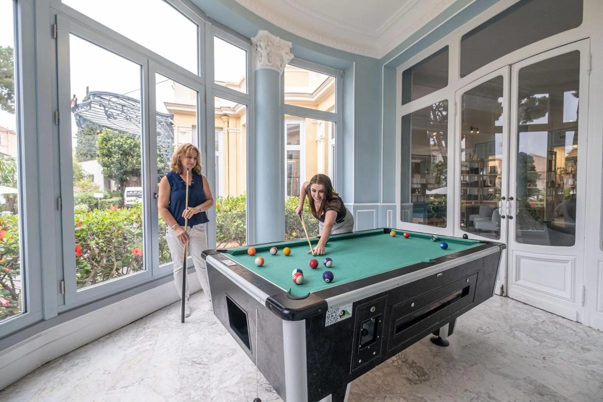 Billiard in Hôtel Miléade L'Orangeraie - entièrement rénové