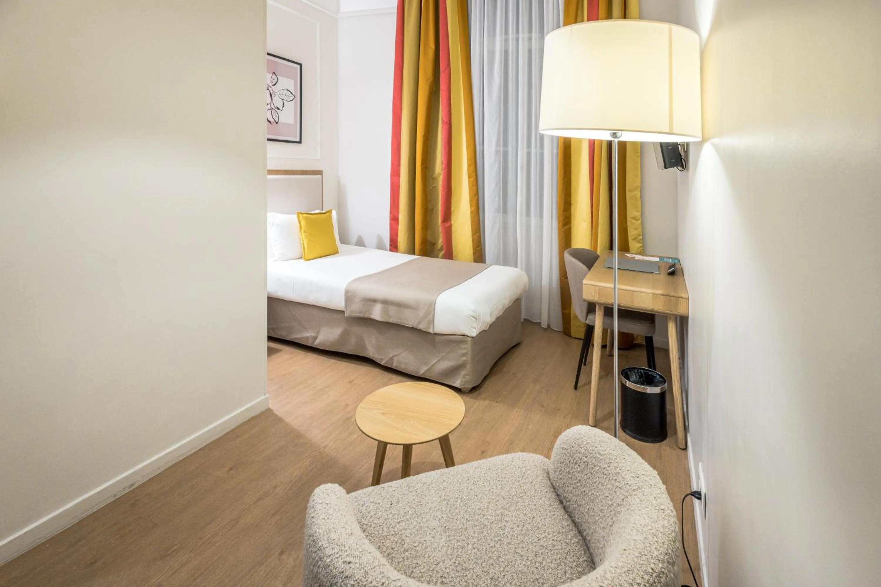 Bed in Hôtel Miléade L'Orangeraie - entièrement rénové