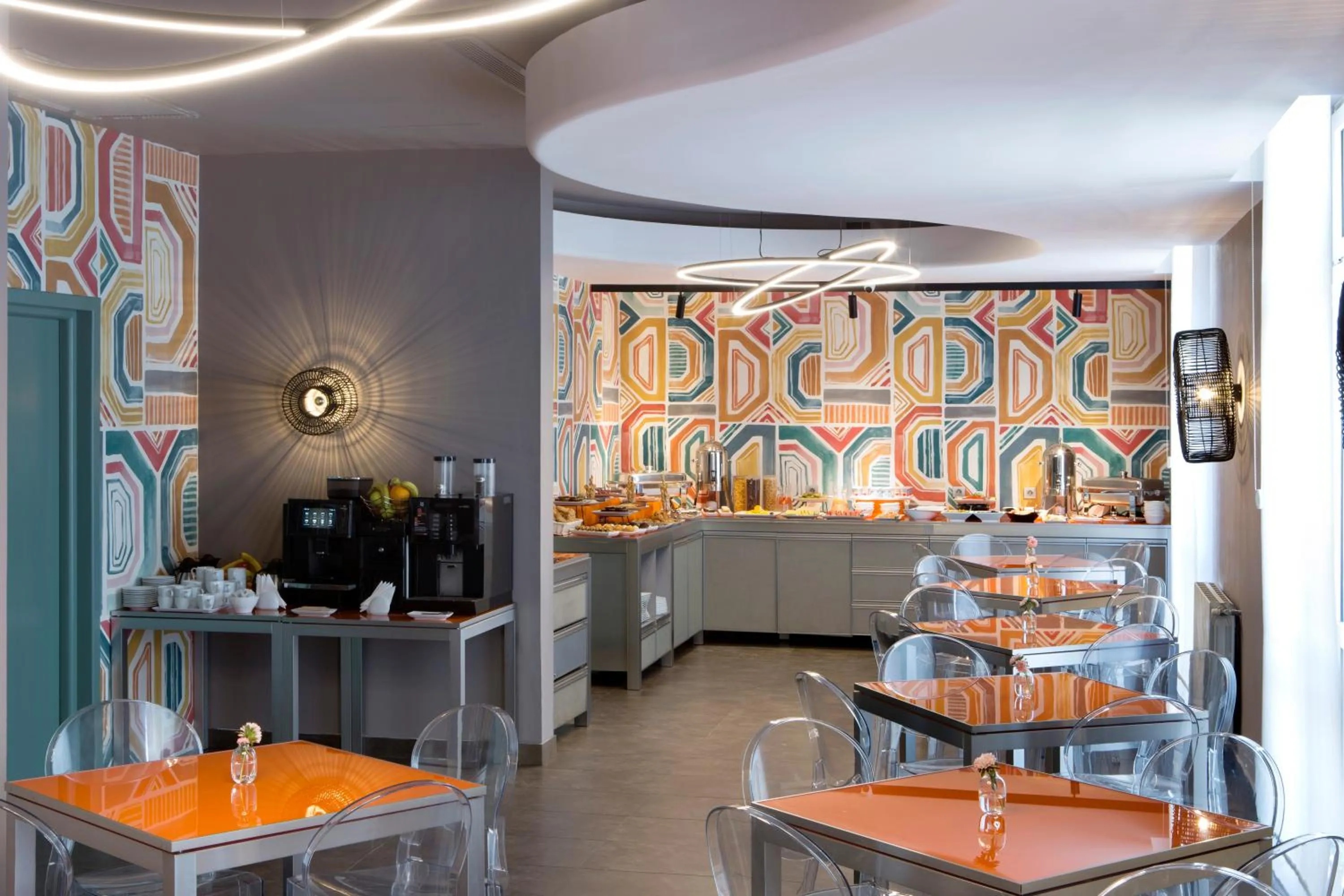 Restaurant/places to eat in Central Hotel, Trademark Collection by Wyndham