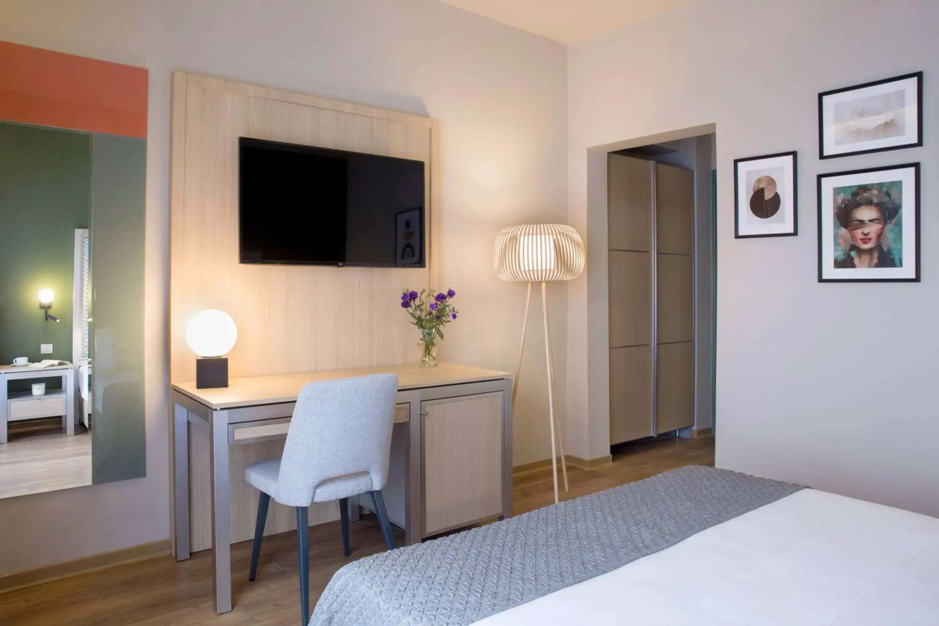 Photo of the whole room, Bed in Central Hotel, Trademark Collection by Wyndham Photo of the whole room, Bed in Central Hotel, Trademark Collection by Wyndham