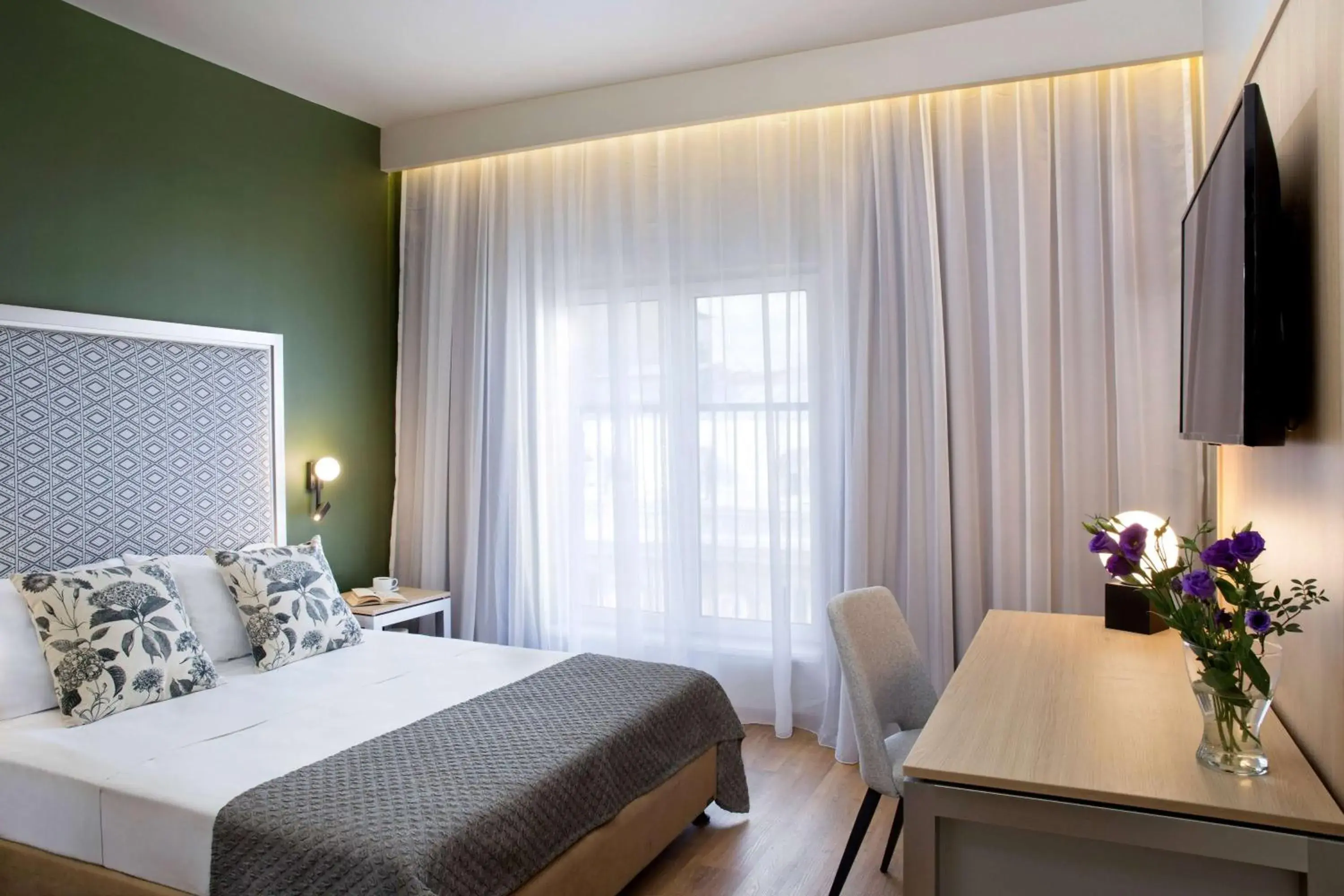 Photo of the whole room, Bed in Central Hotel, Trademark Collection by Wyndham Photo of the whole room, Bed in Central Hotel, Trademark Collection by Wyndham