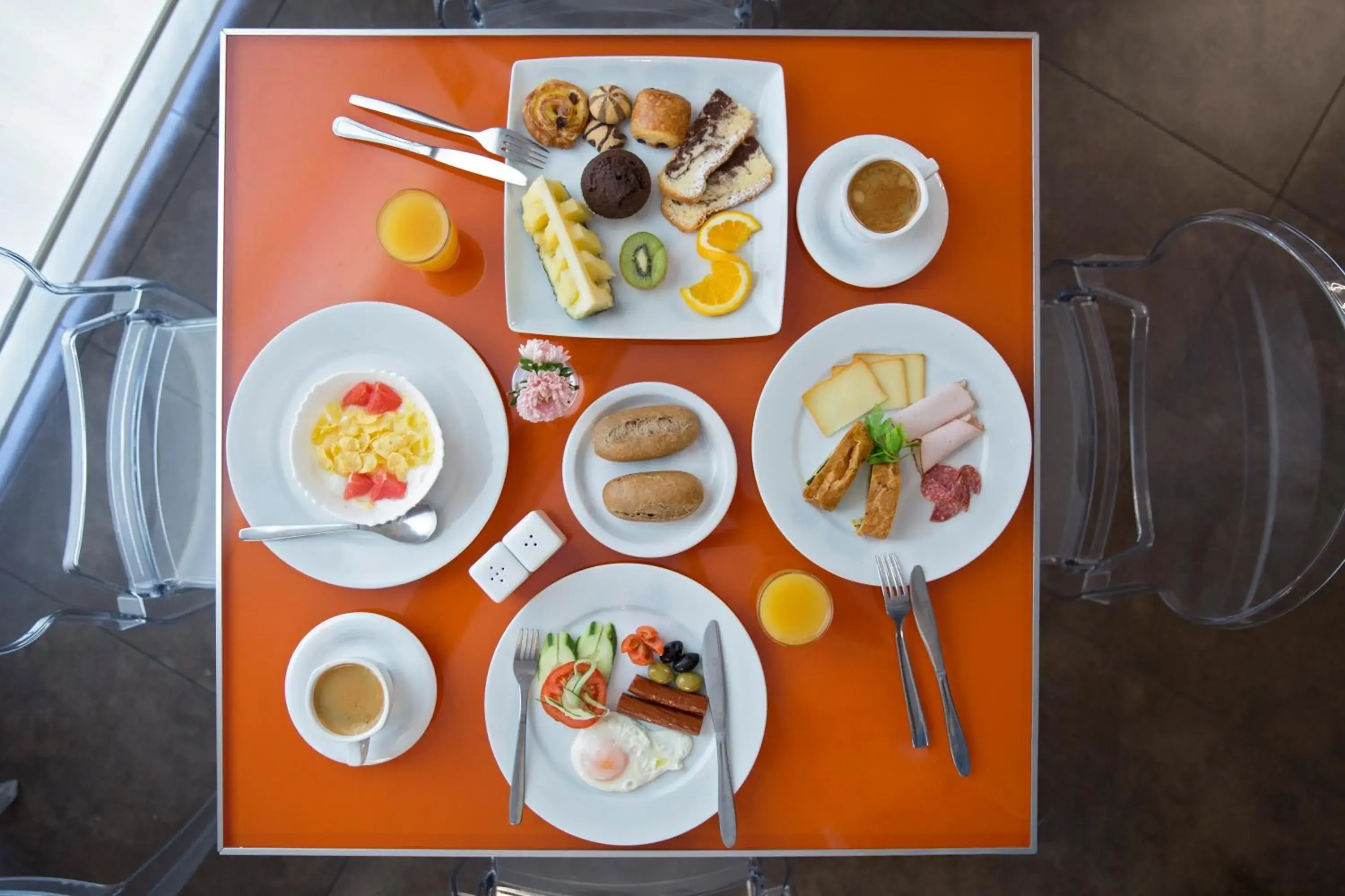 Restaurant/places to eat in Central Hotel, Trademark Collection by Wyndham Restaurant/places to eat in Central Hotel, Trademark Collection by Wyndham