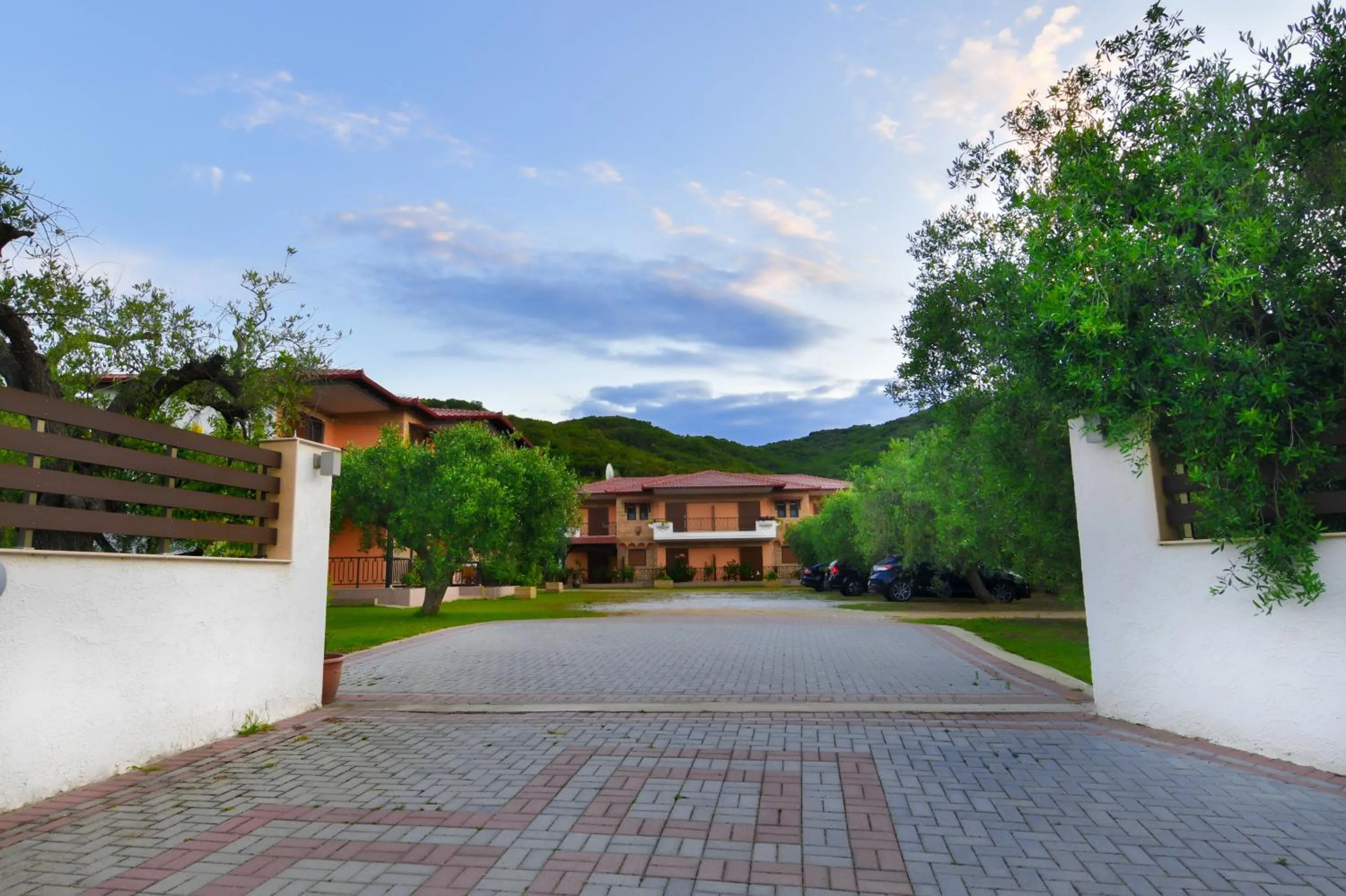Property building in Studios Alexandros