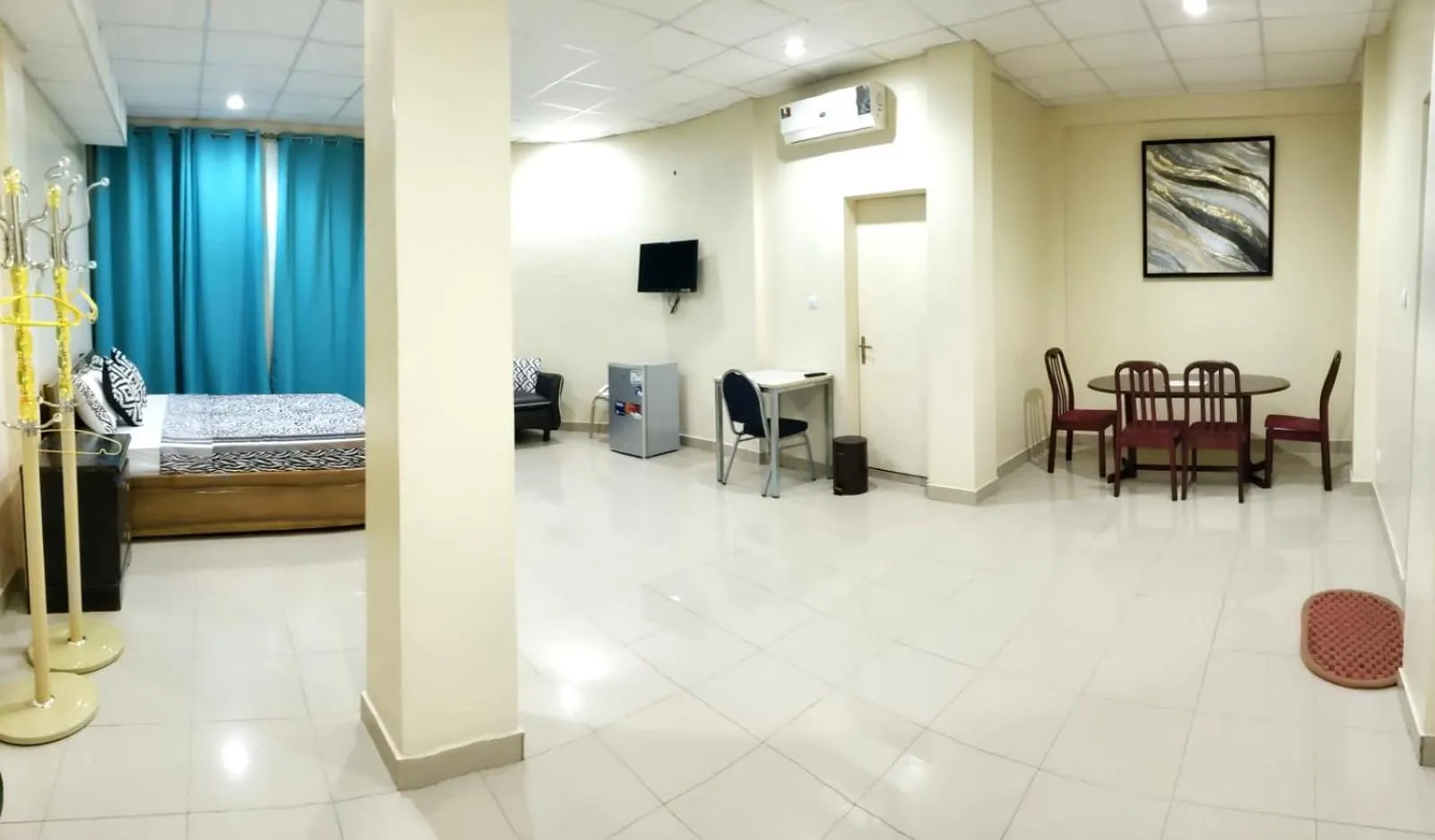 Bed in Hotel Les Fleurettes