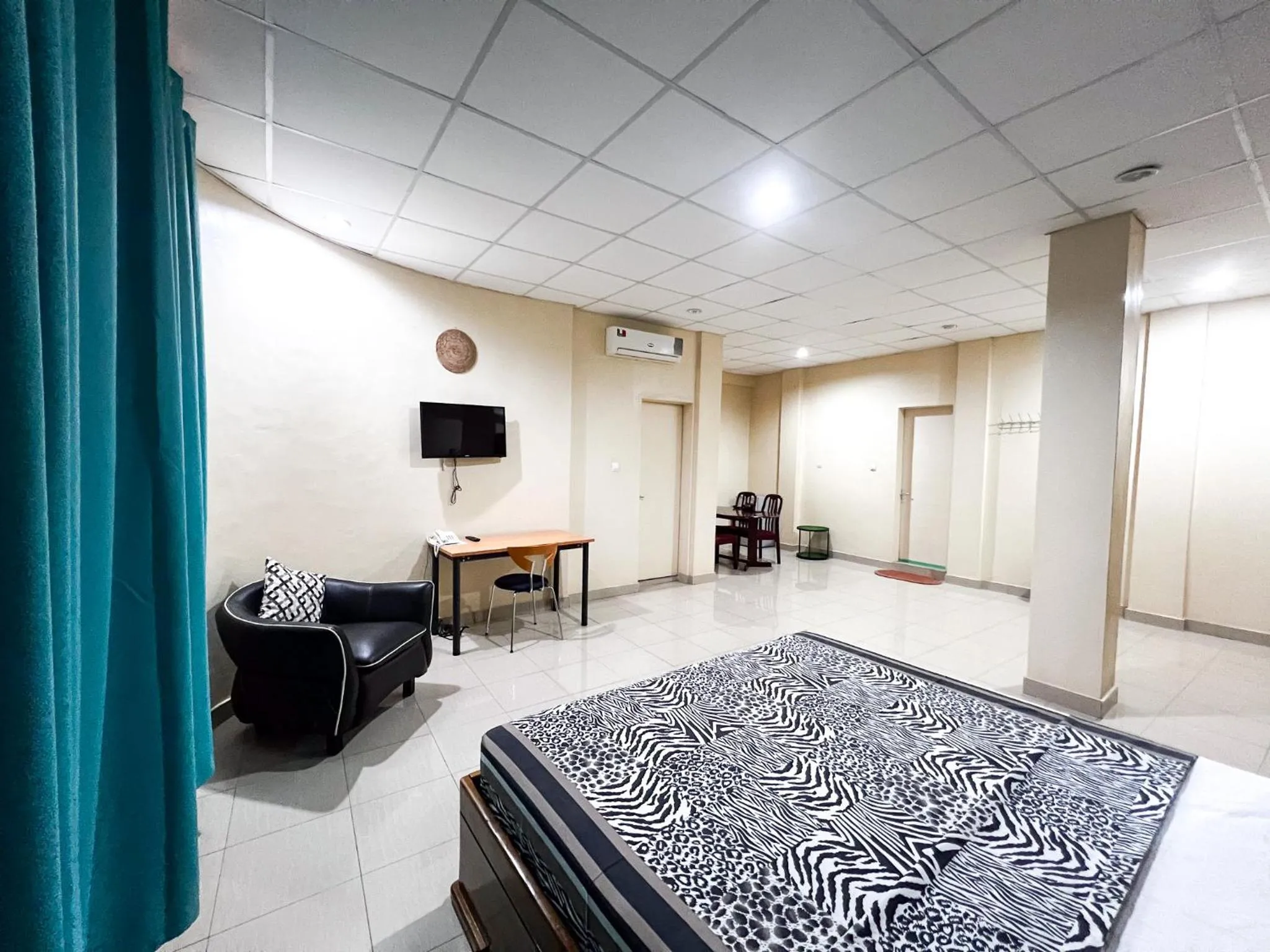 Bed in Hotel Les Fleurettes