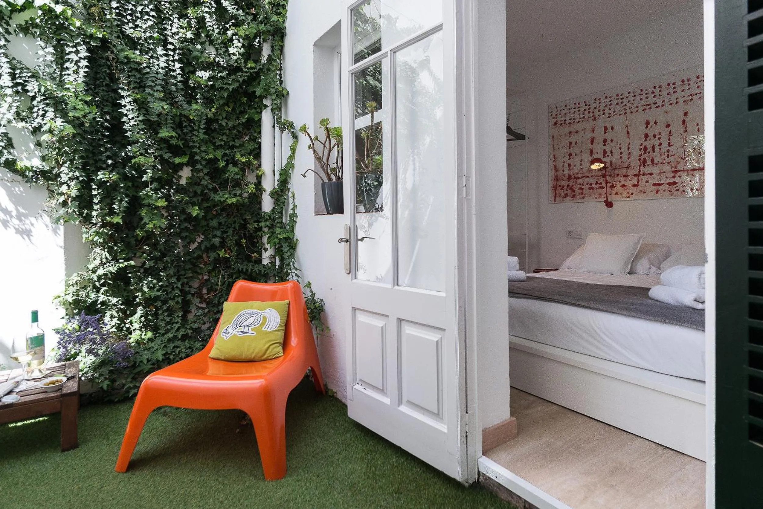 Bedroom, Bed in Cheap & Chic Hotel