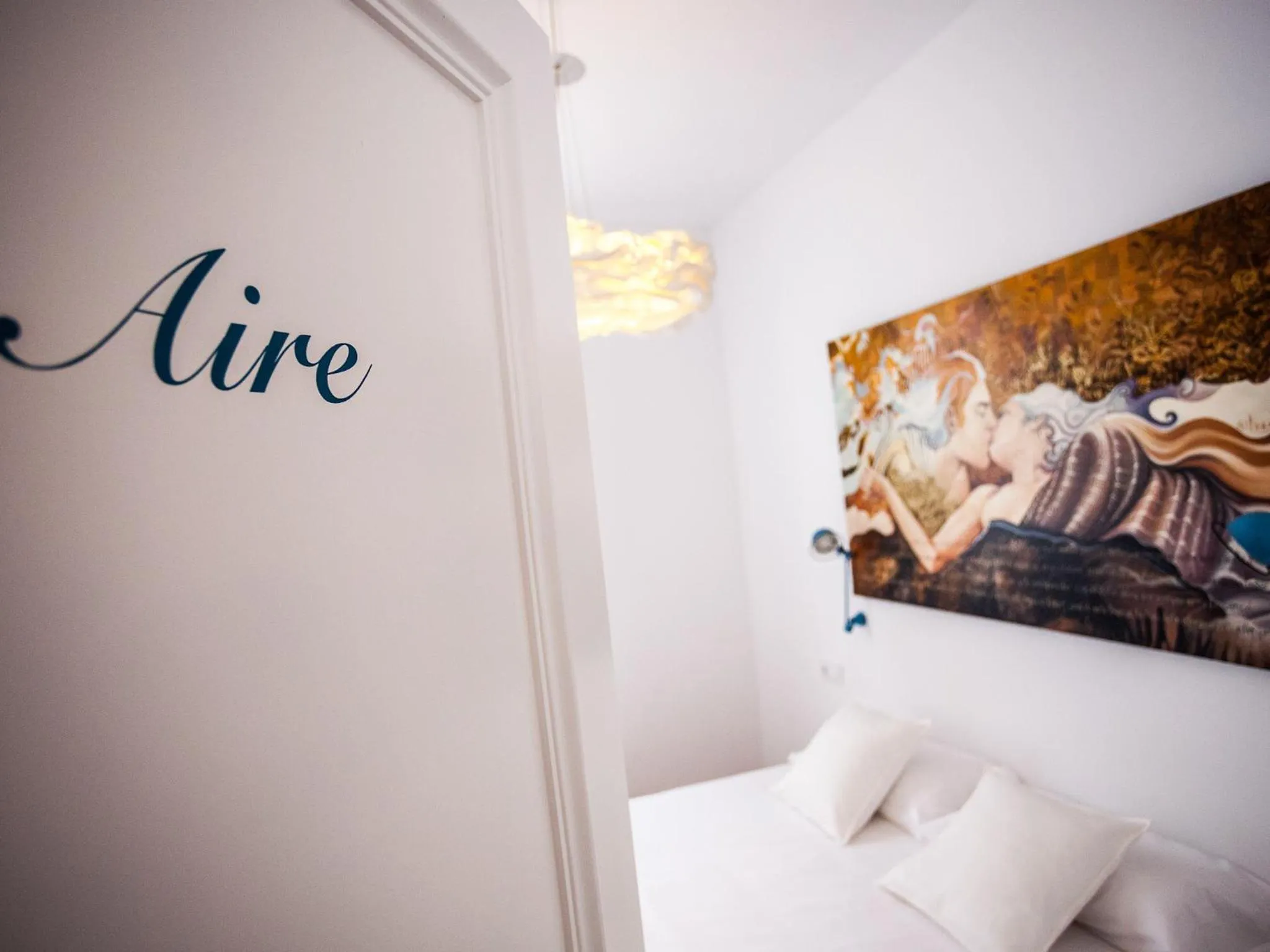 Decorative detail, Bed in Cheap & Chic Hotel