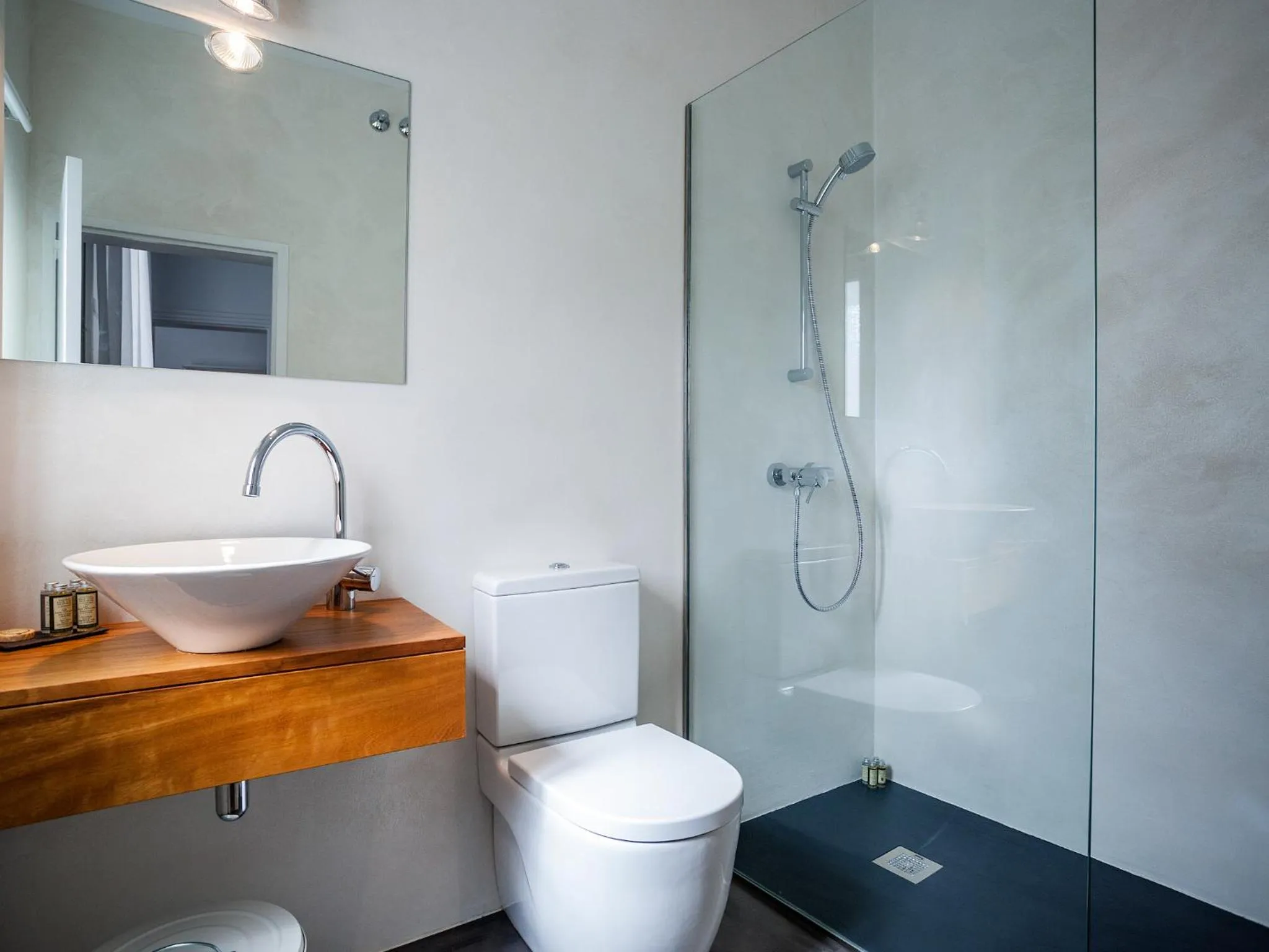 Bathroom in Cheap & Chic Hotel