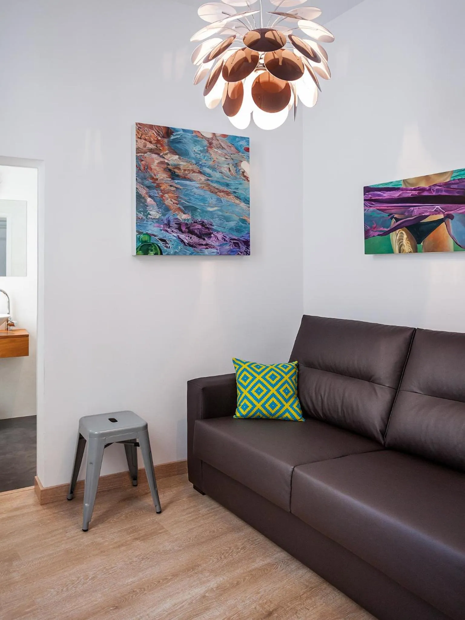 Seating area in Cheap & Chic Hotel