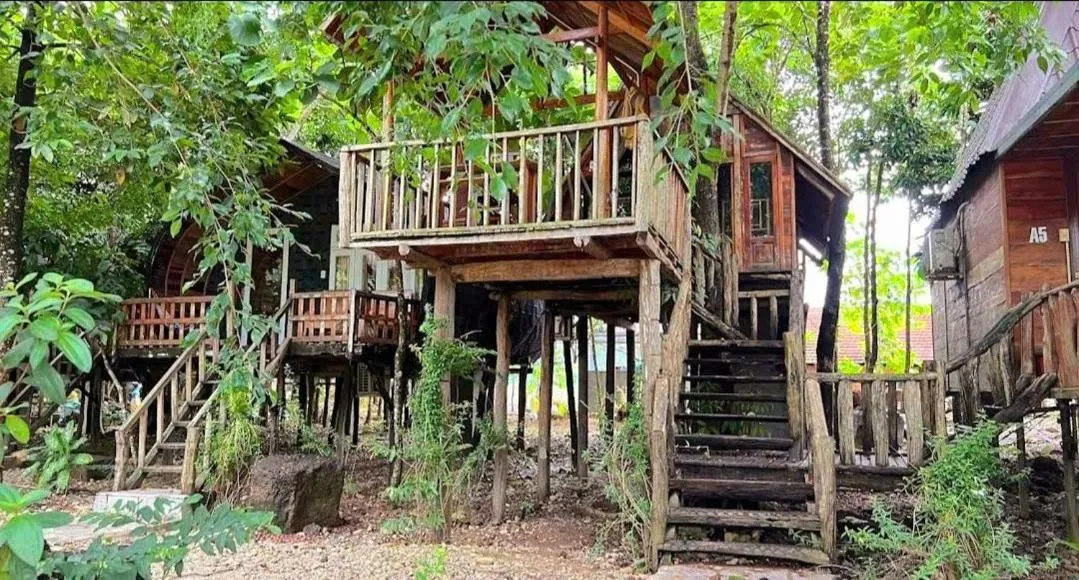 Property building in Green Bamboo Lodge Resort