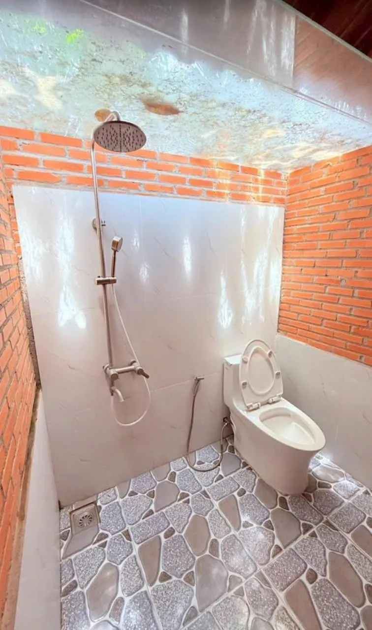 Toilet in Green Bamboo Lodge Resort