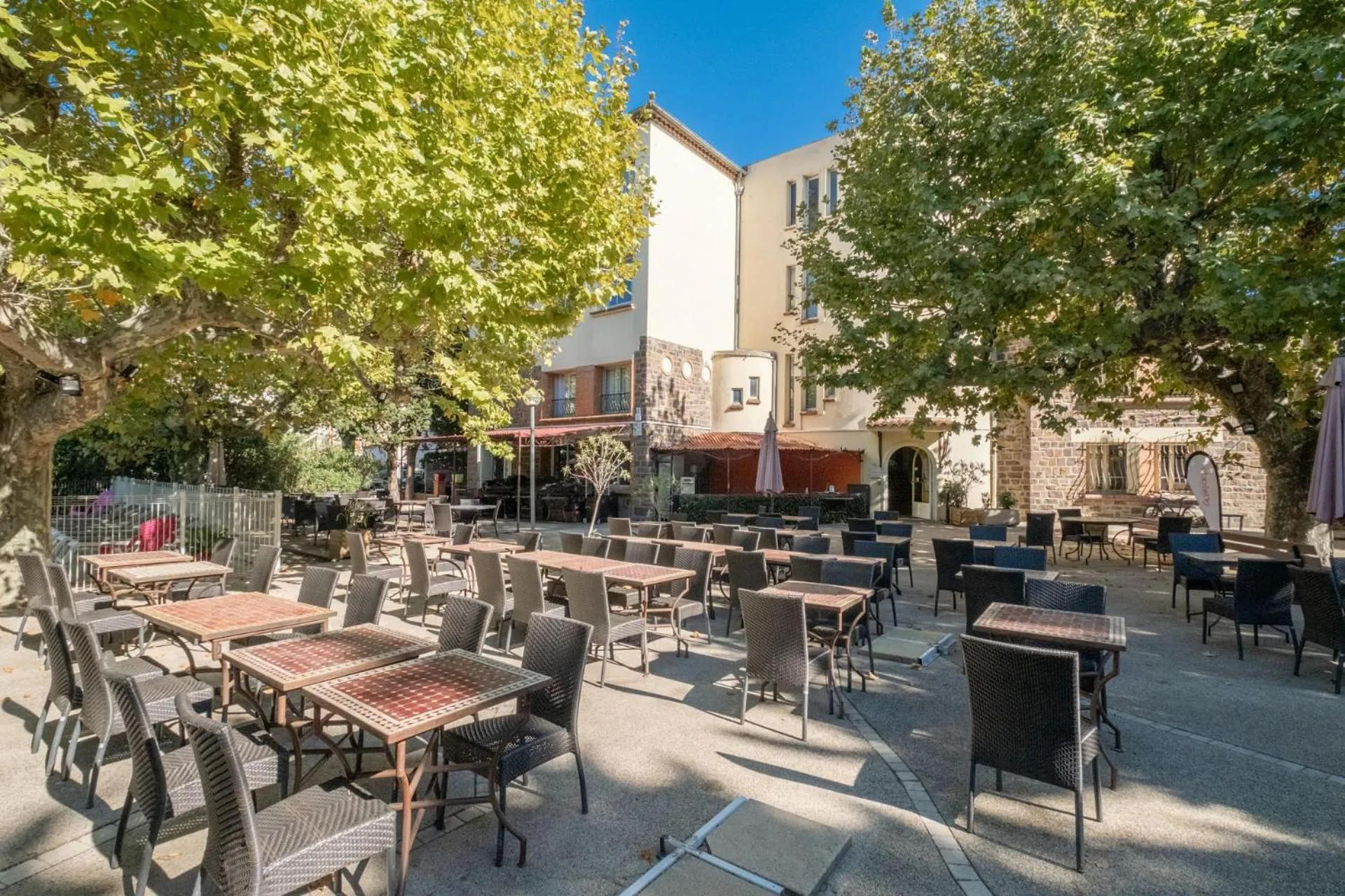 Property building in Hôtel Miléade Méditerranée - Port-Fréjus