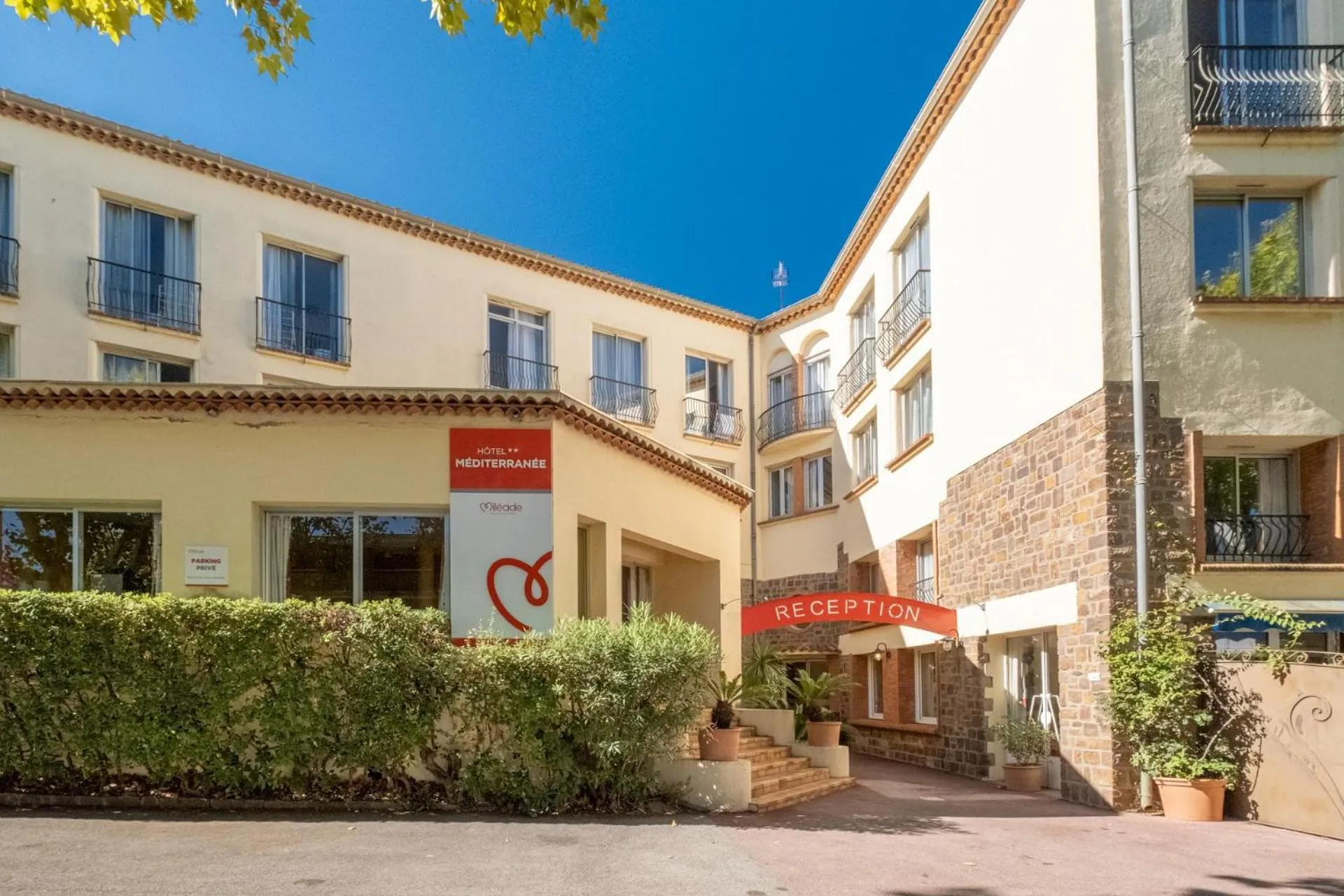 Property building in Hôtel Miléade Méditerranée - Port-Fréjus