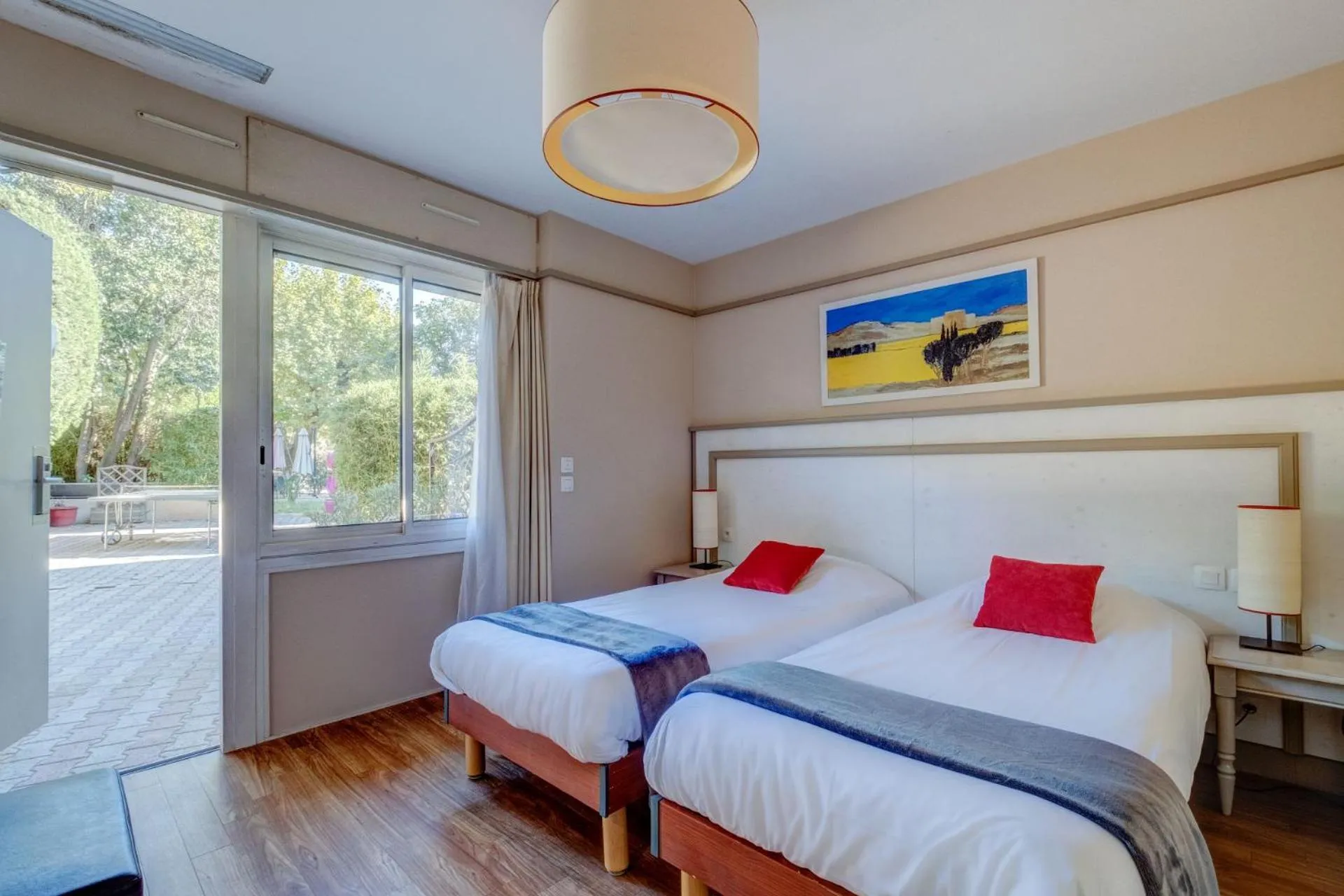 Patio in Hôtel Miléade Méditerranée - Port-Fréjus