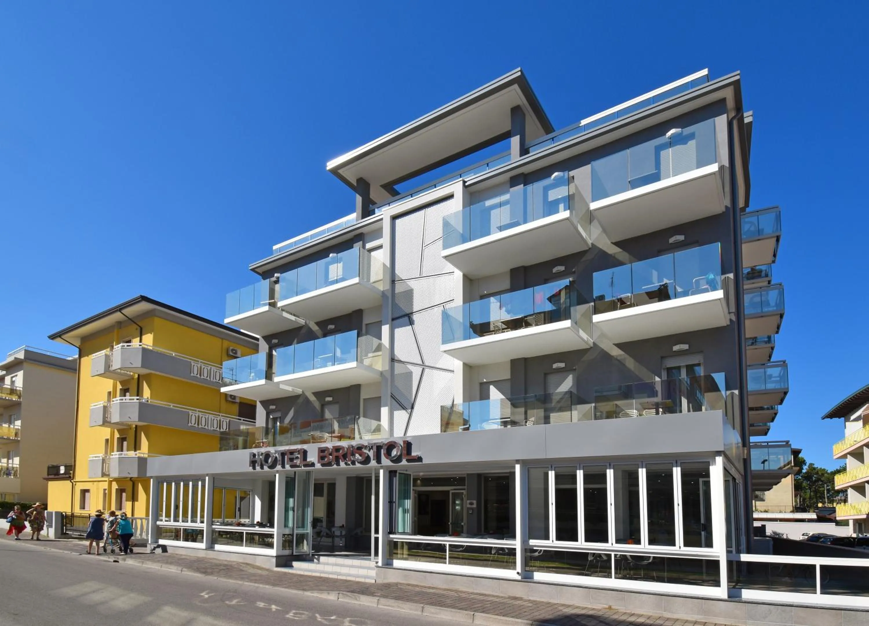 Property building in Hotel Bristol
