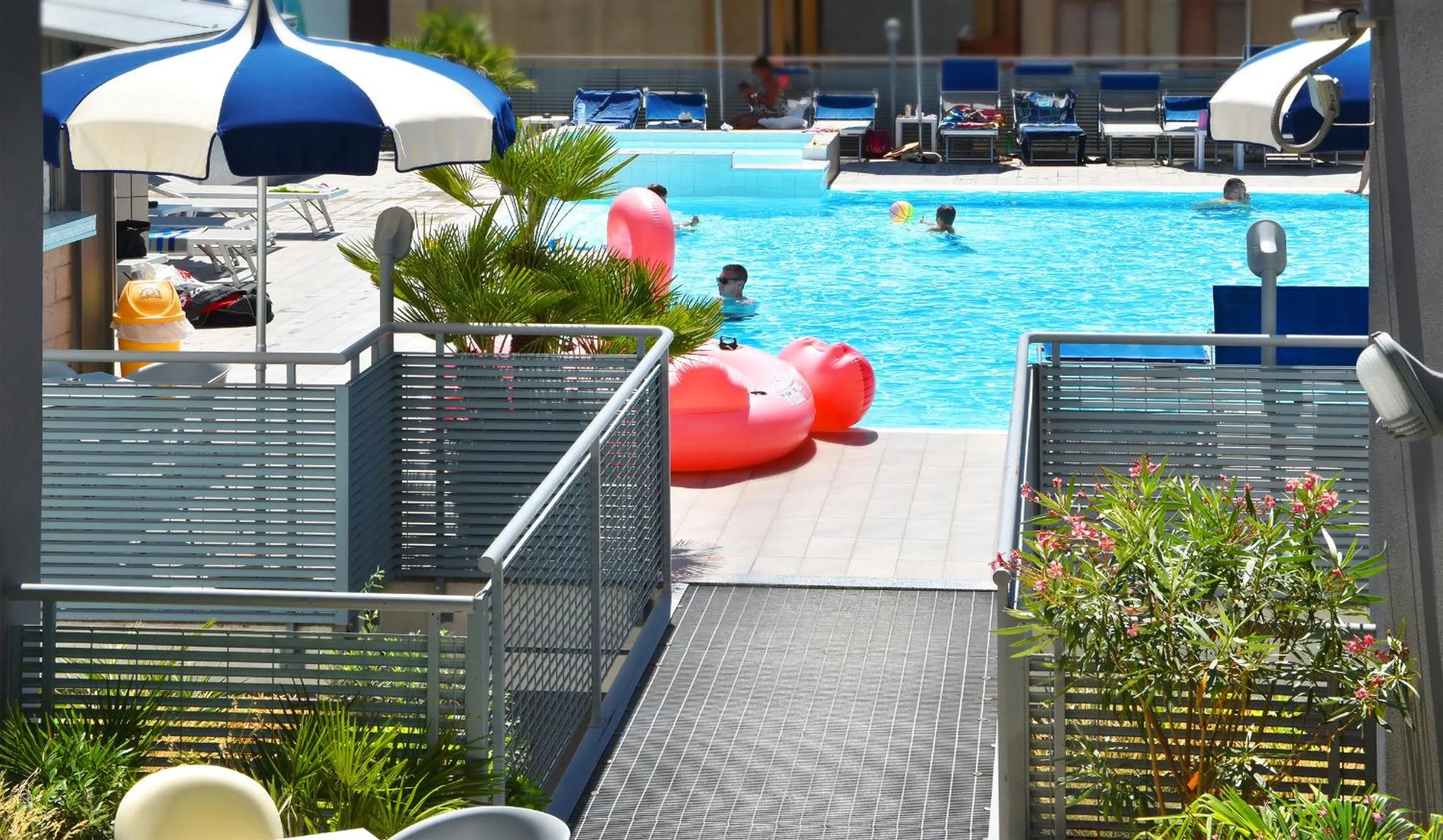 Swimming pool in Hotel Bristol