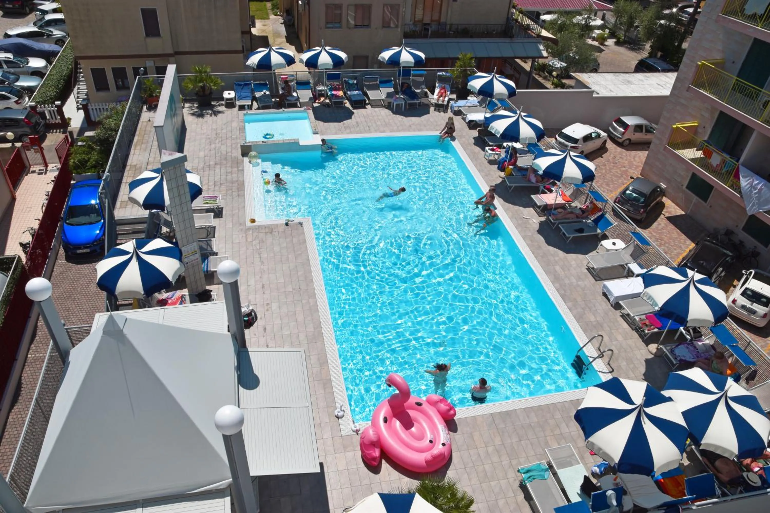 Swimming pool in Hotel Bristol