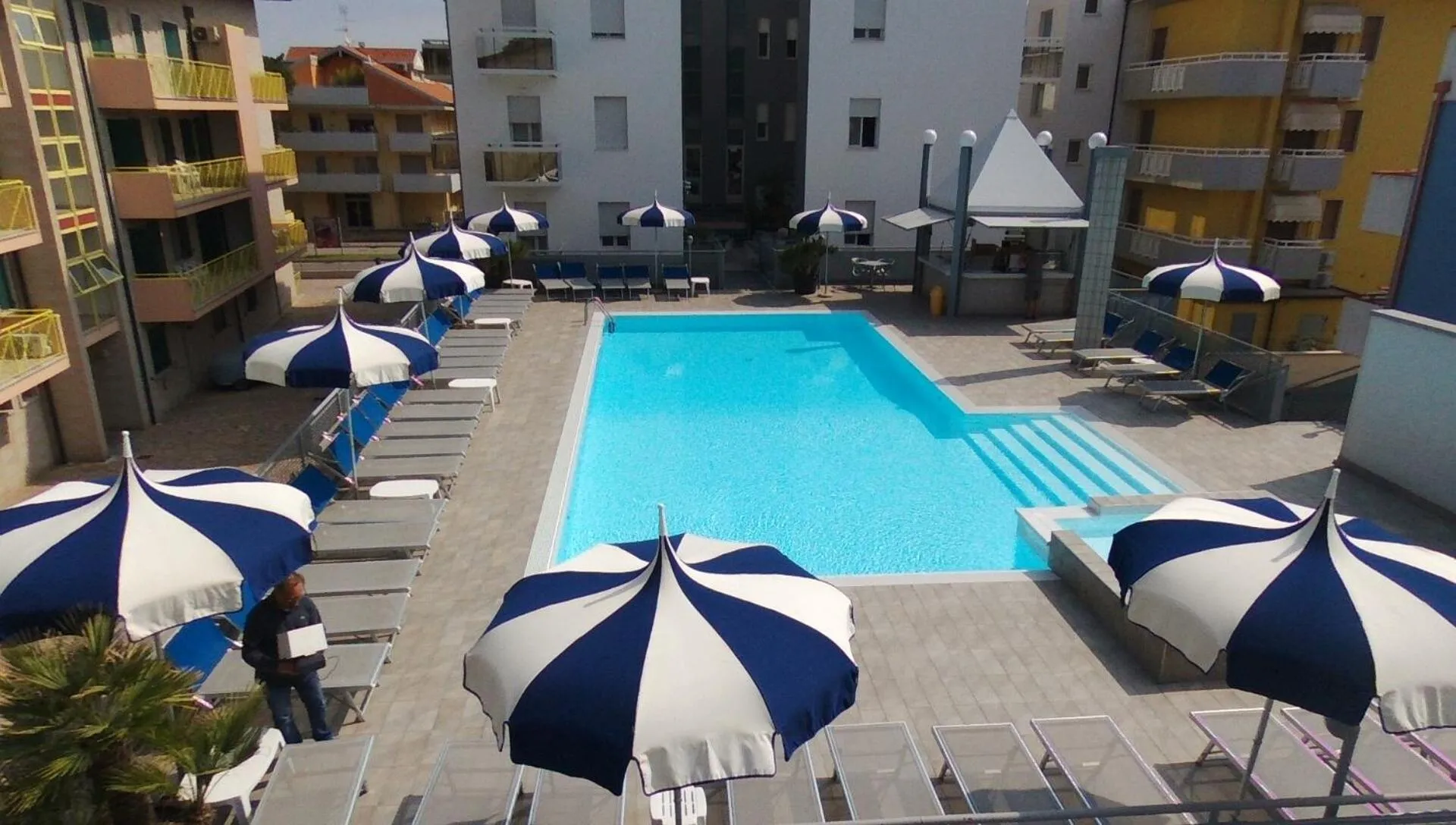 Swimming pool in Hotel Bristol