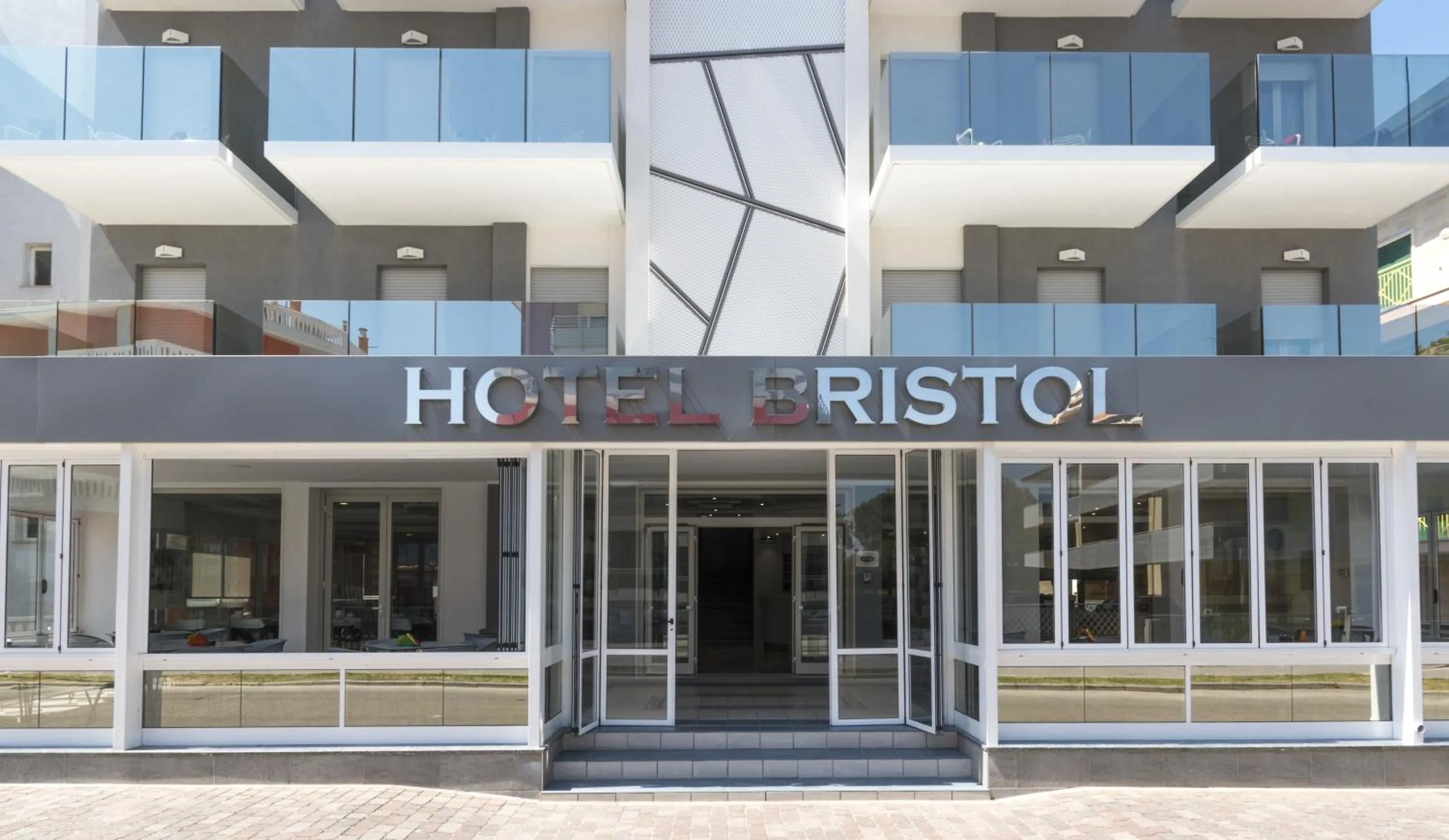 Facade/entrance in Hotel Bristol