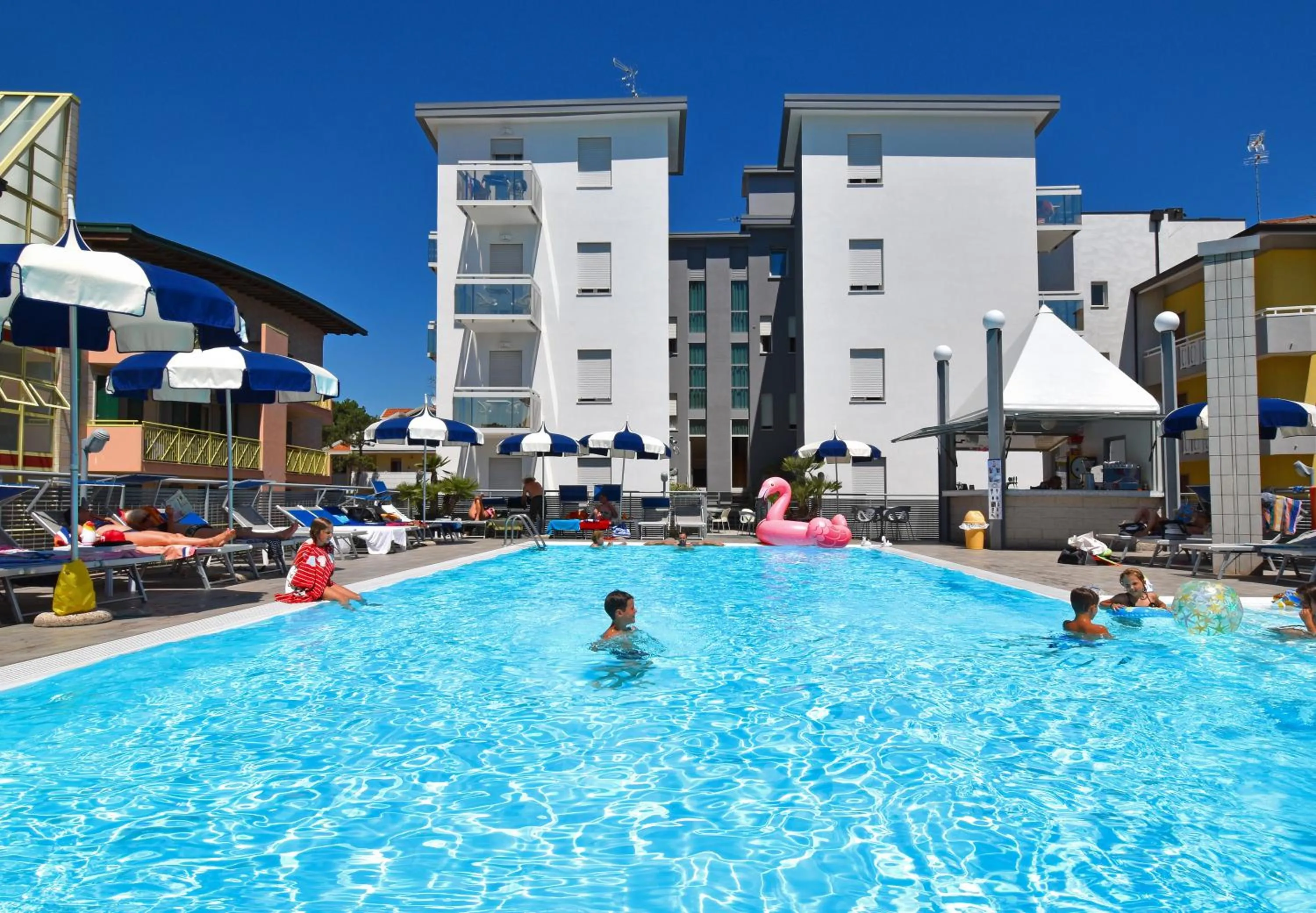Swimming pool in Hotel Bristol