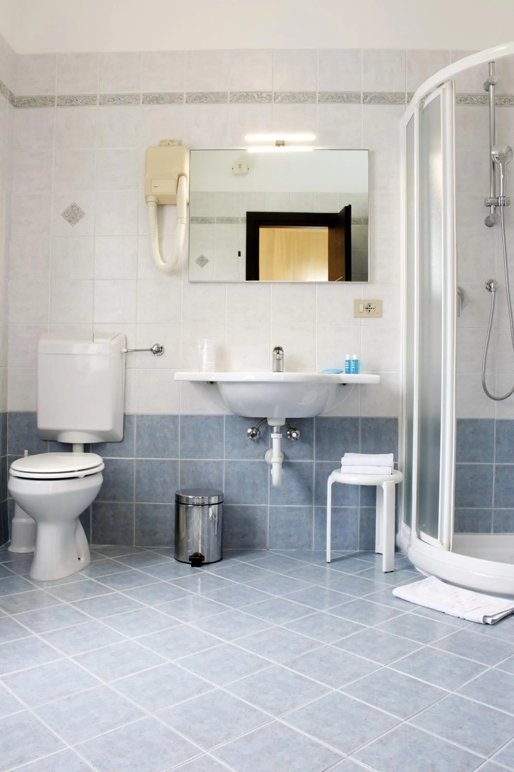 Shower in Hotel Bristol