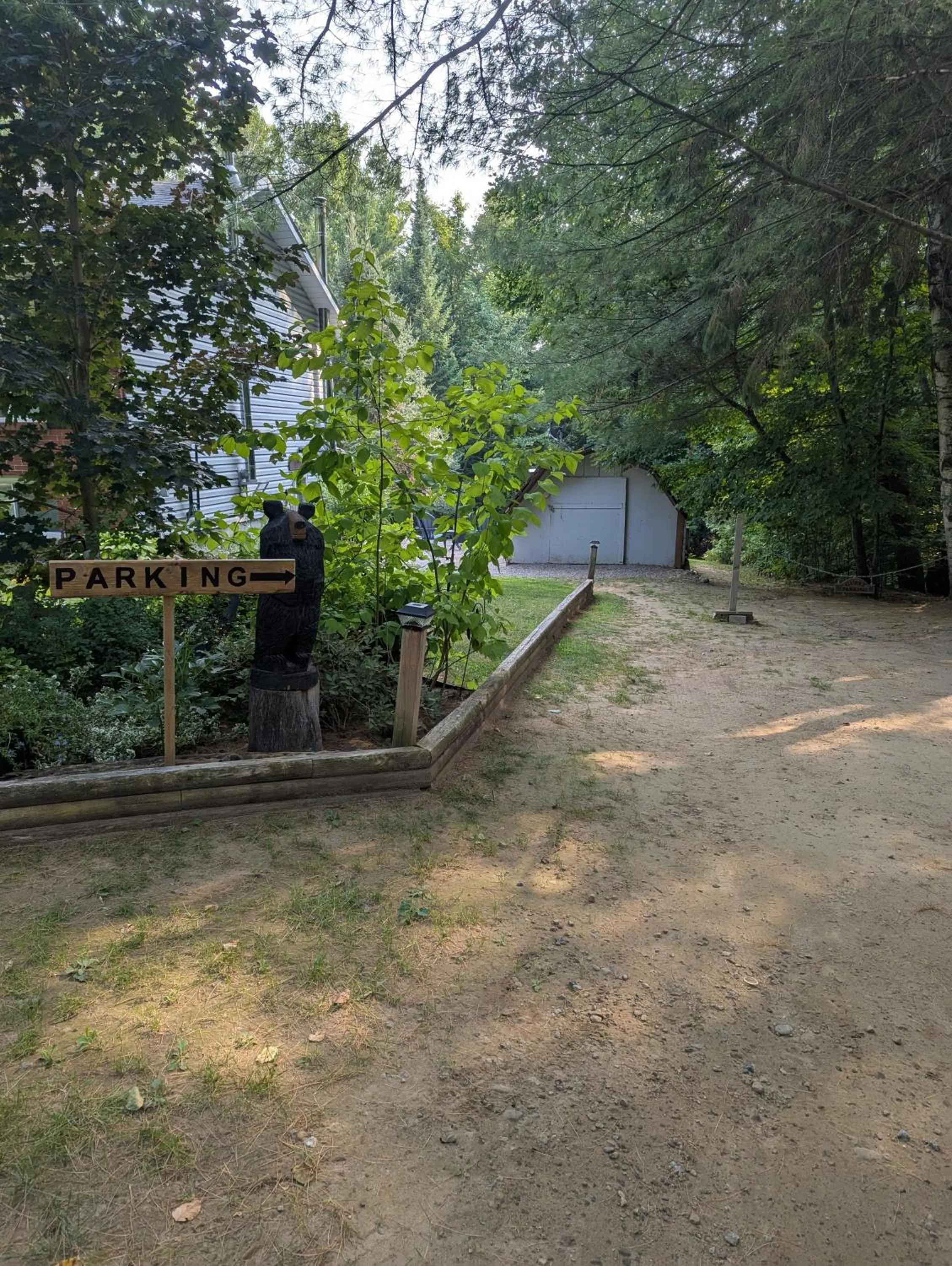 Parking in Suite in the Bush-Private Apartment