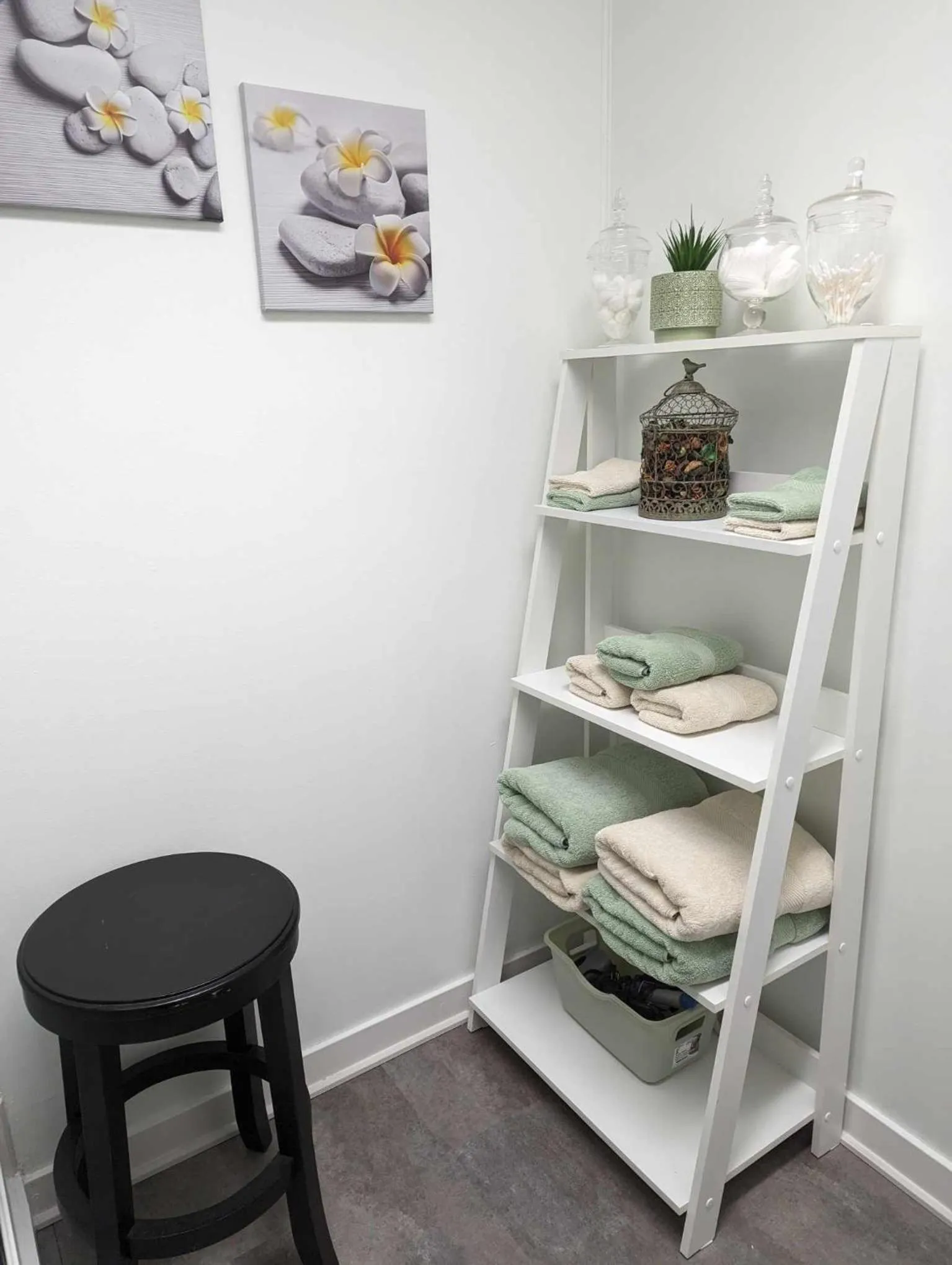 Property building in Suite in the Bush-Private Apartment