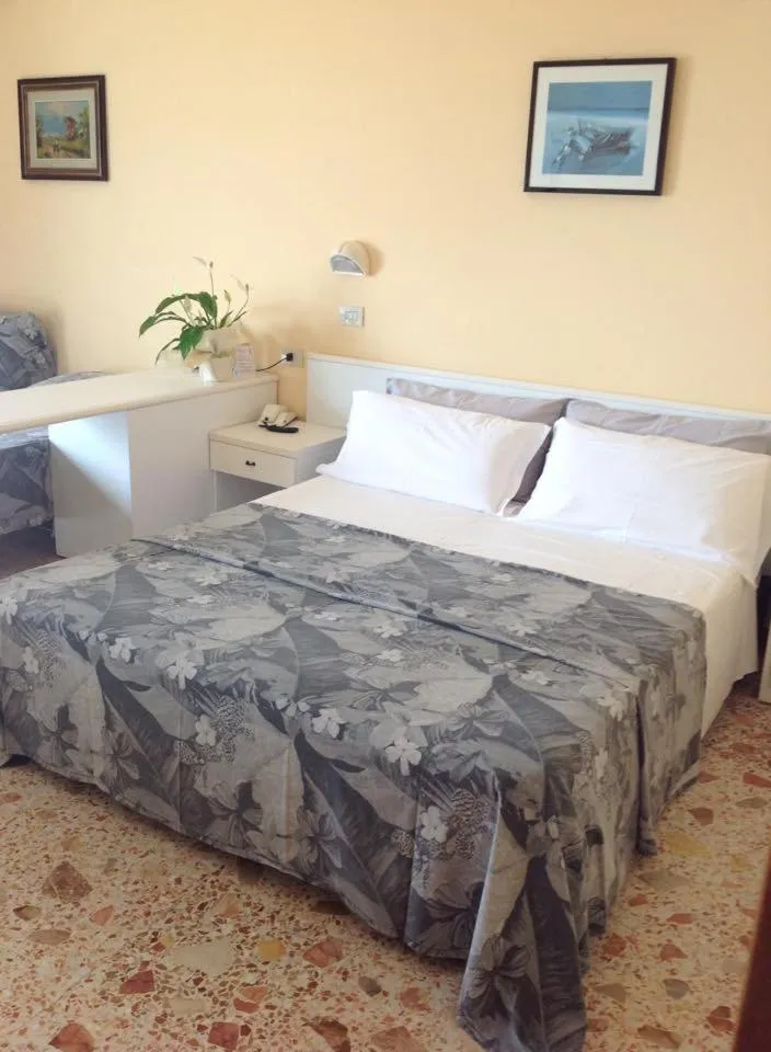 Photo of the whole room, Bed in Hotel David