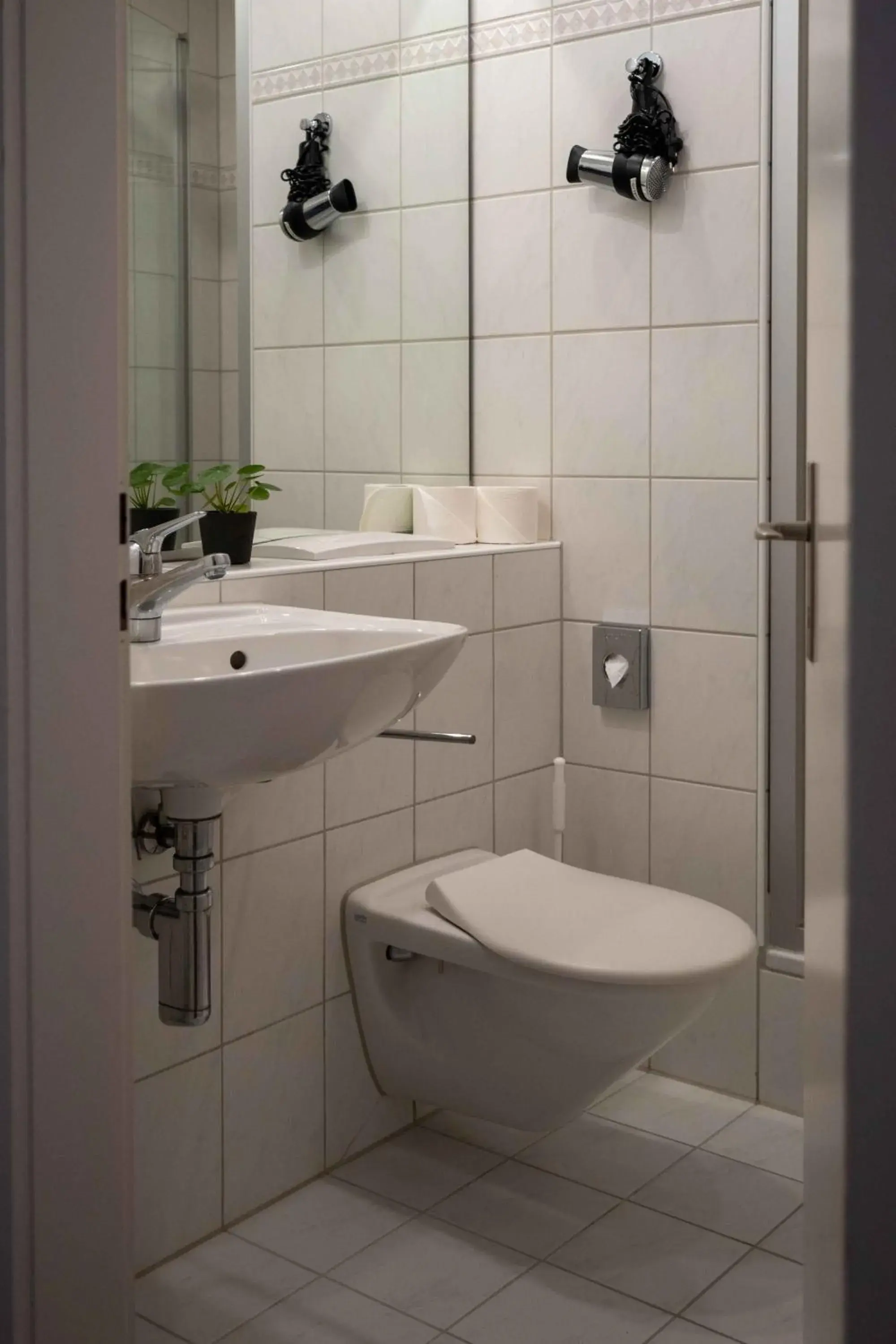 Triple Room with Private Bathroom in Hotel Marthahaus Triple Room with Private Bathroom in Hotel Marthahaus