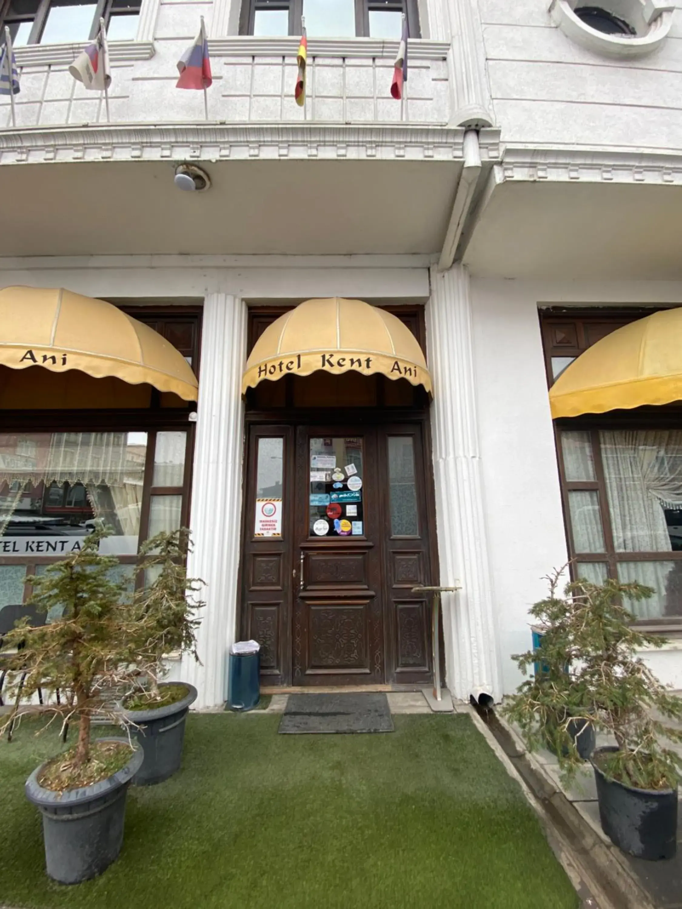 Property building in Hotel Kent Ani Property building in Hotel Kent Ani