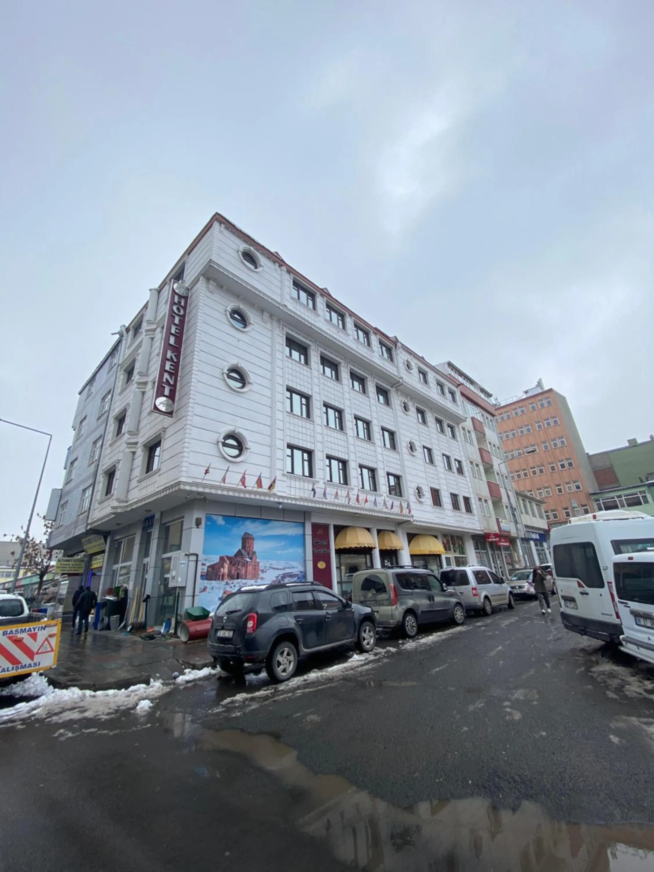 Property building in Hotel Kent Ani