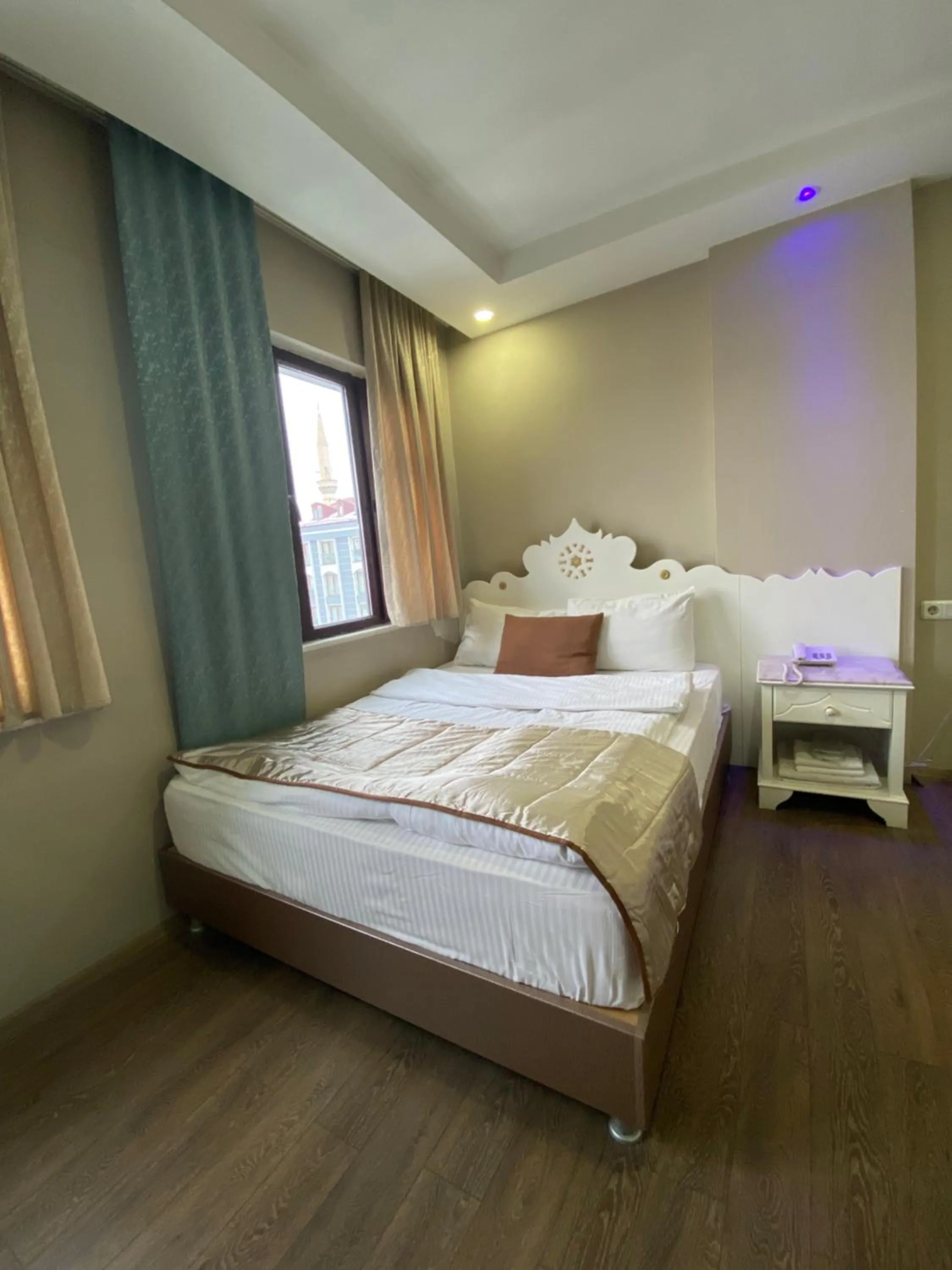 Bed in Hotel Kent Ani